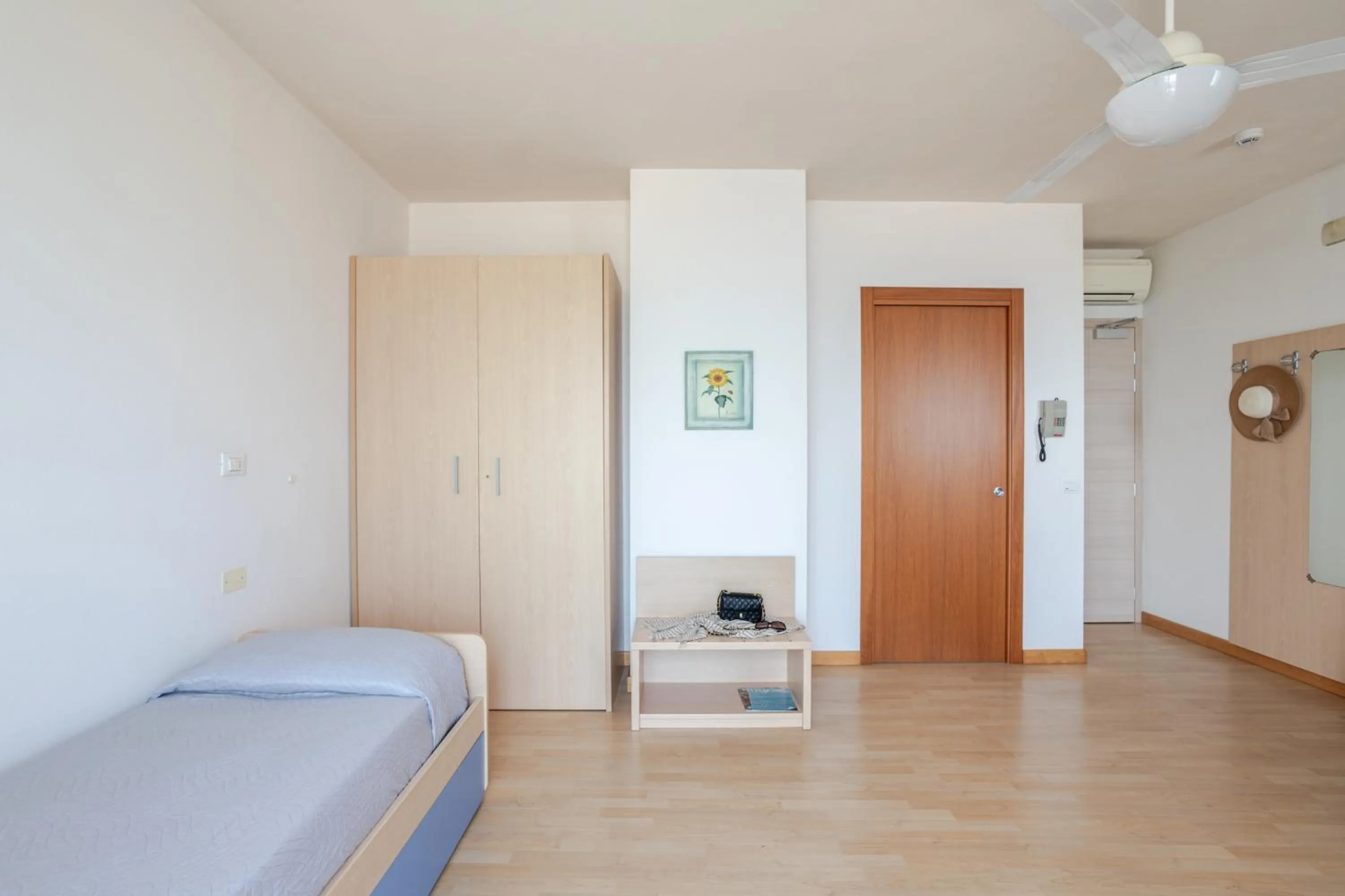 Photo of the whole room, Bed in Hotel La Brezza frontemare