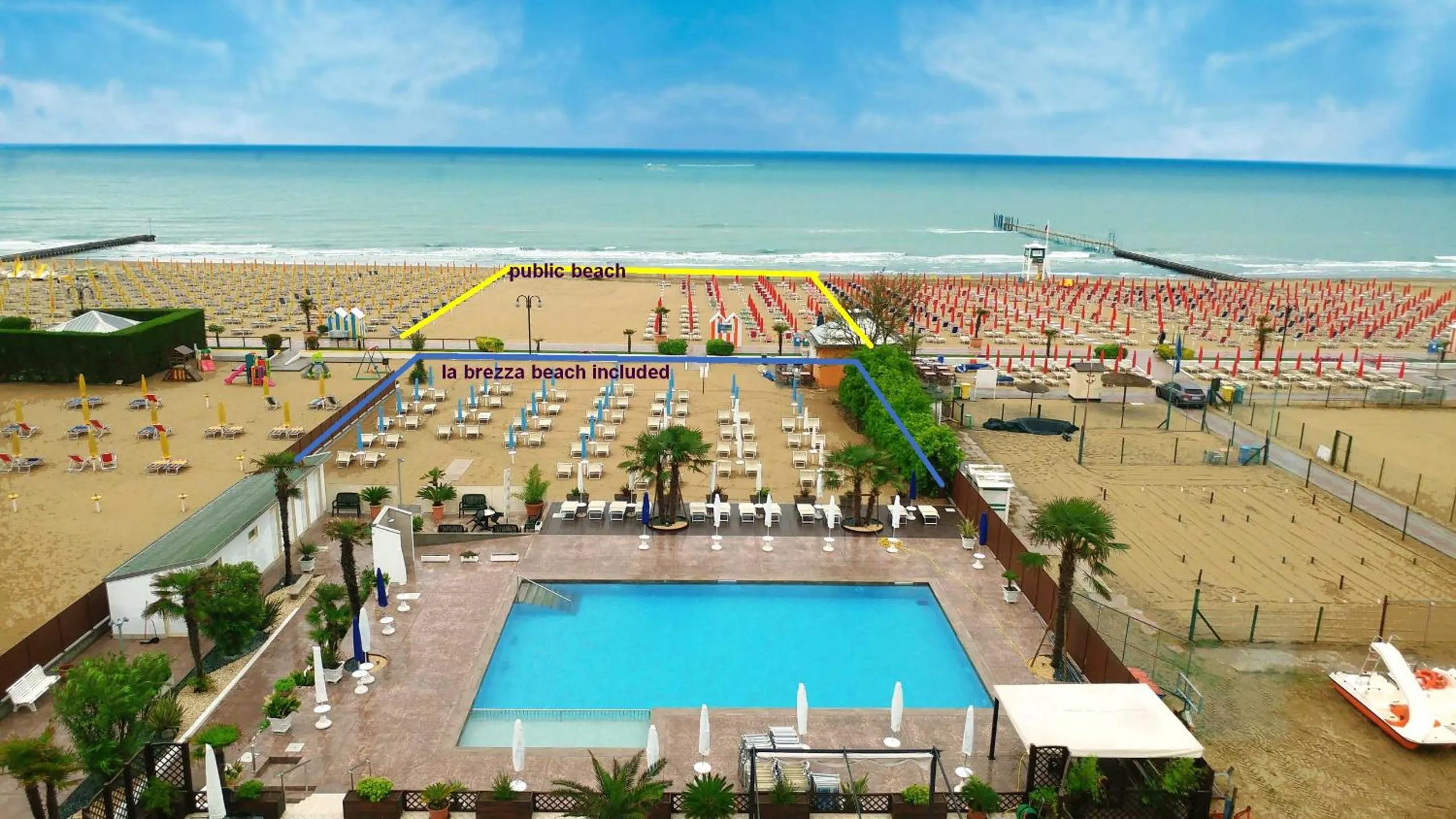 Beach in Hotel La Brezza frontemare