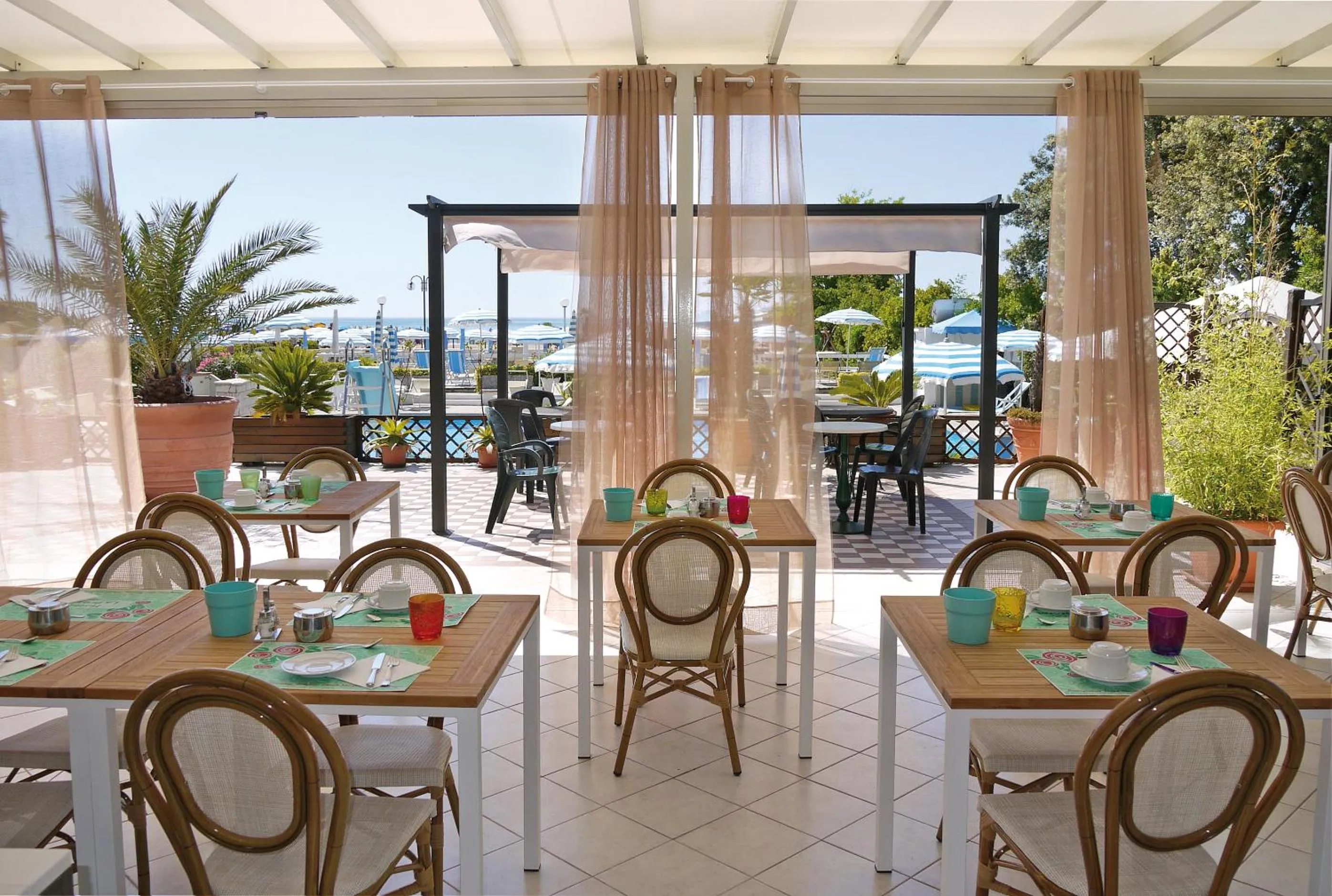 Restaurant/places to eat in Hotel La Brezza frontemare