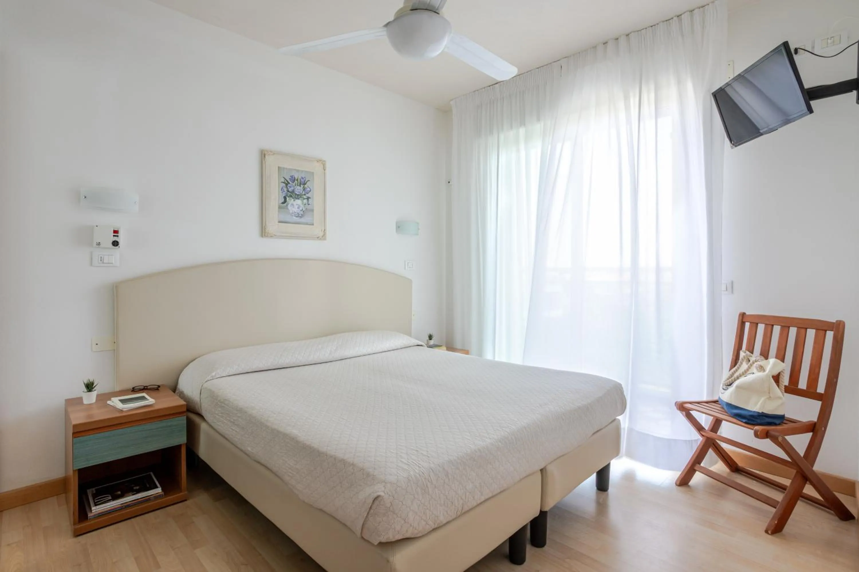 Bedroom, Bed in Hotel La Brezza frontemare