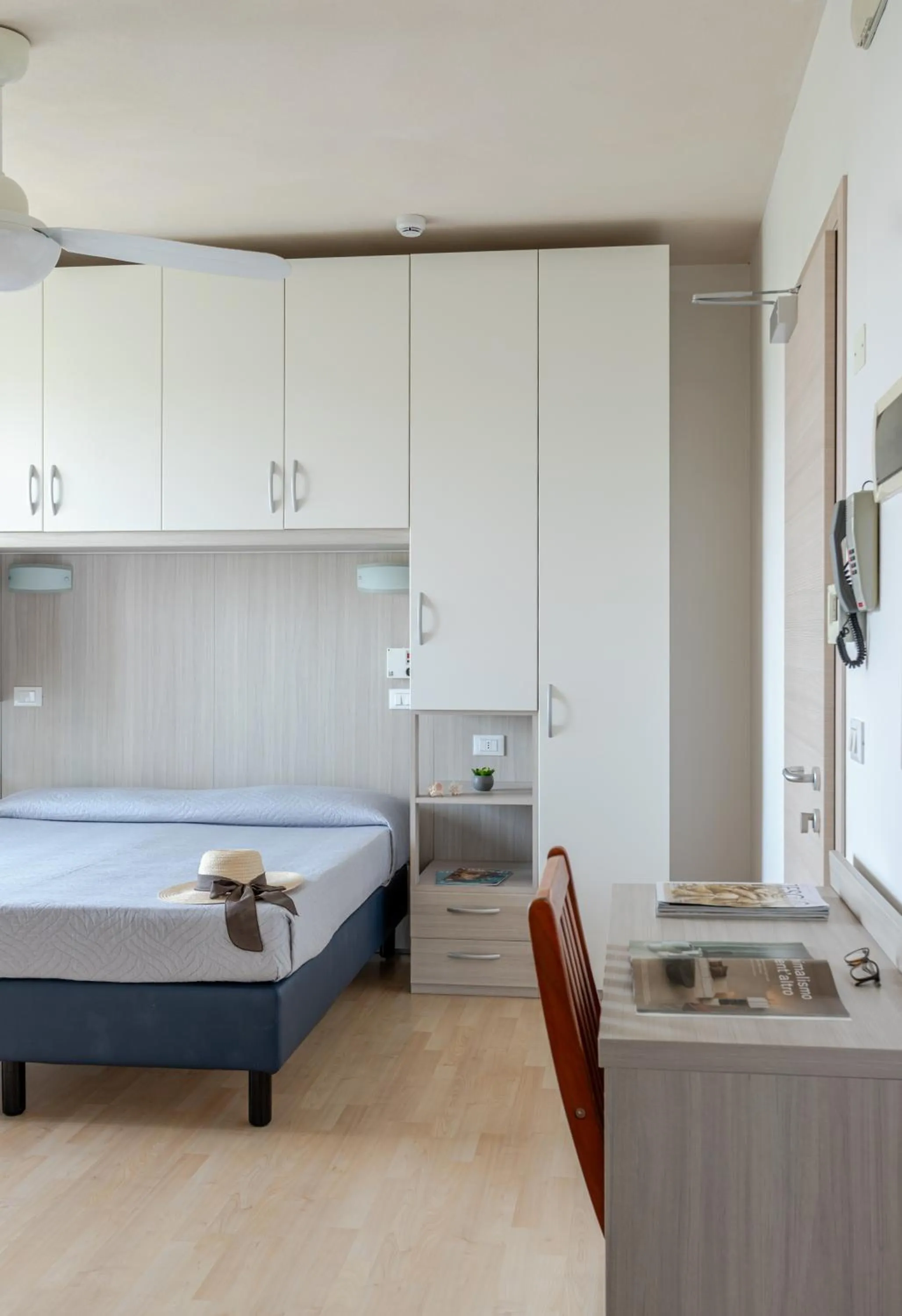 Bedroom, Bed in Hotel La Brezza frontemare