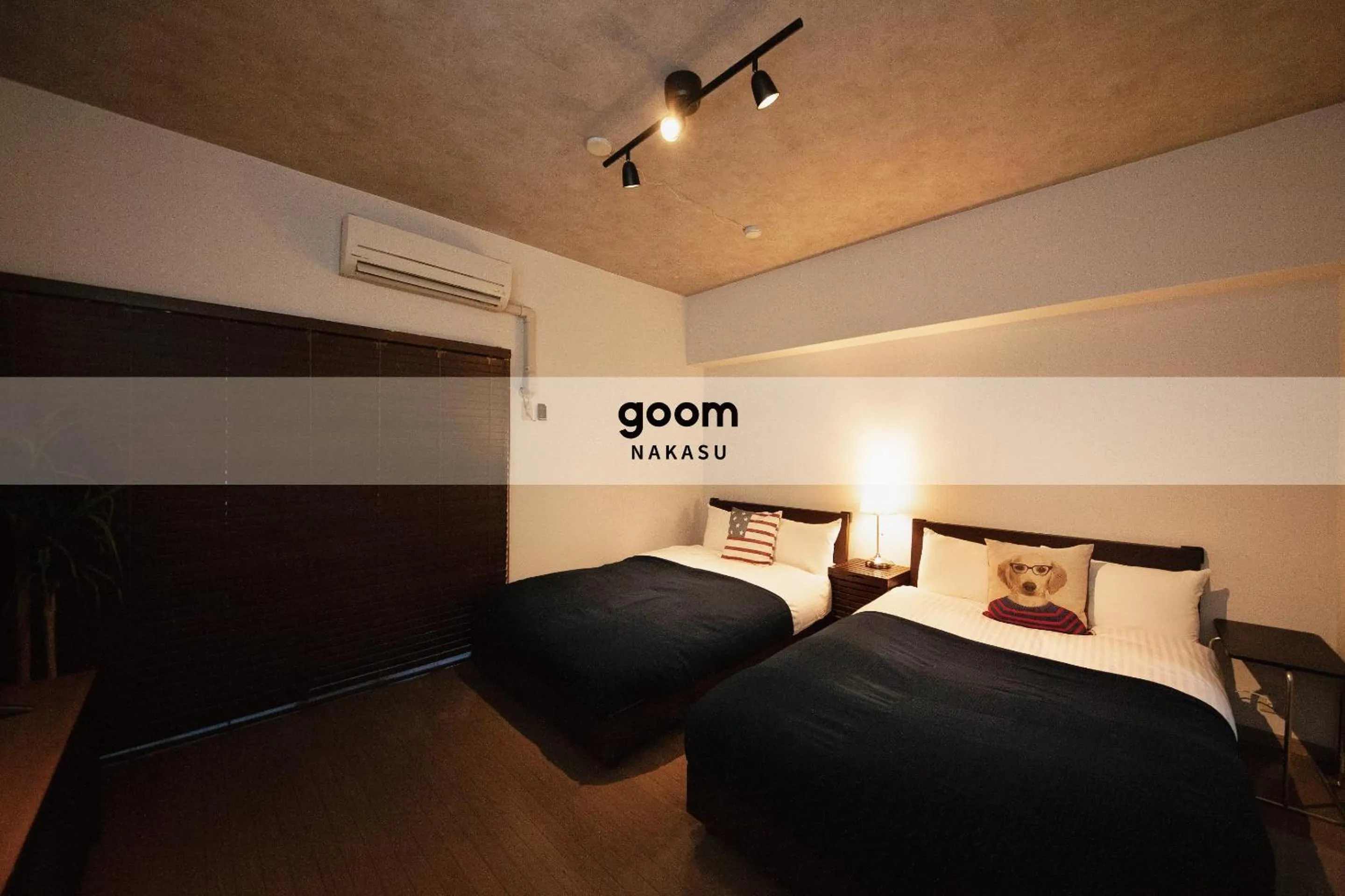 Text overlay, Bed in goom Hotel Nakasu