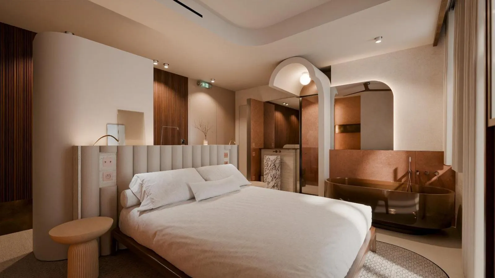 Photo of the whole room in Naomi Cannes