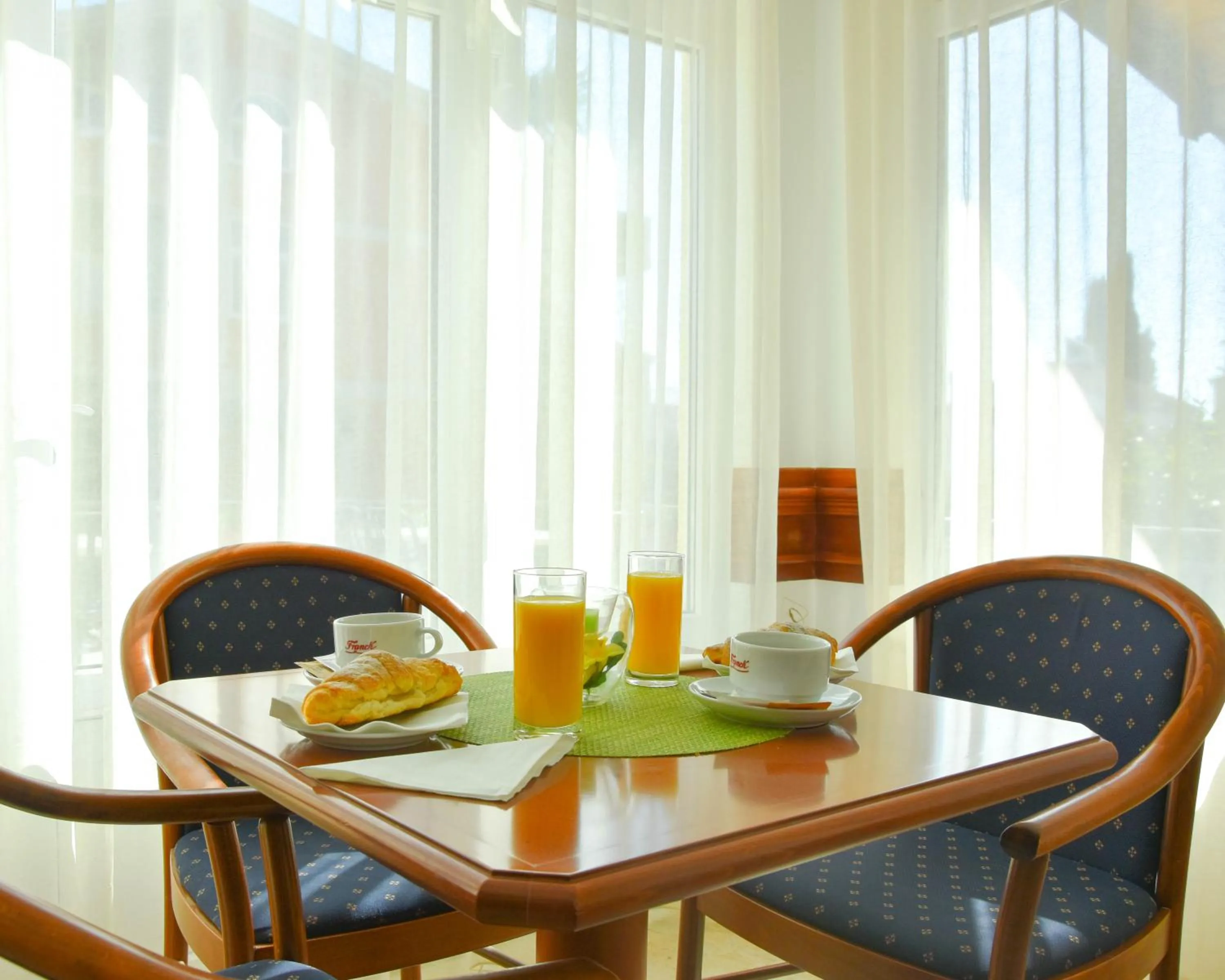 Restaurant/places to eat in Hotel Adria