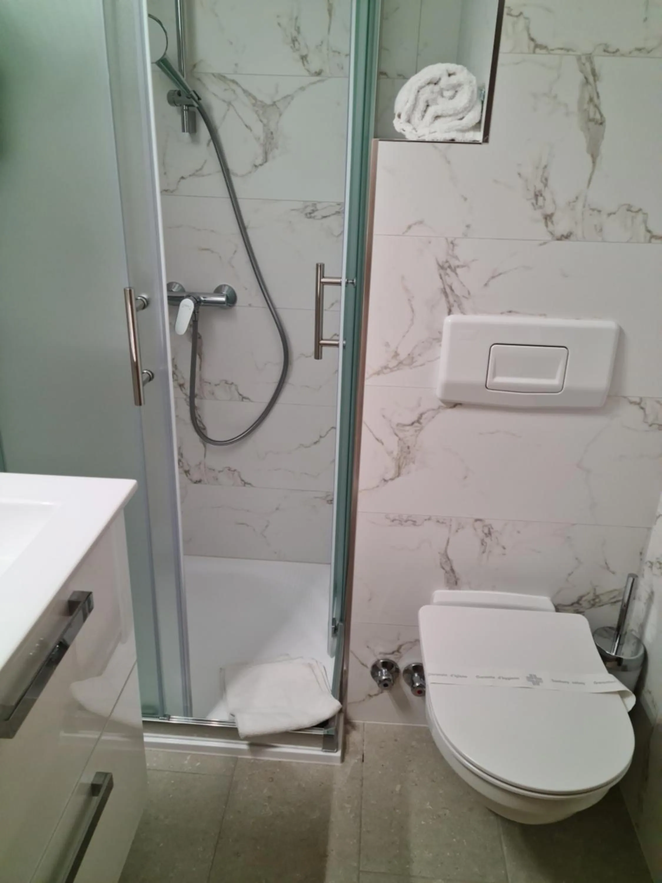 Bathroom in Hotel Adria