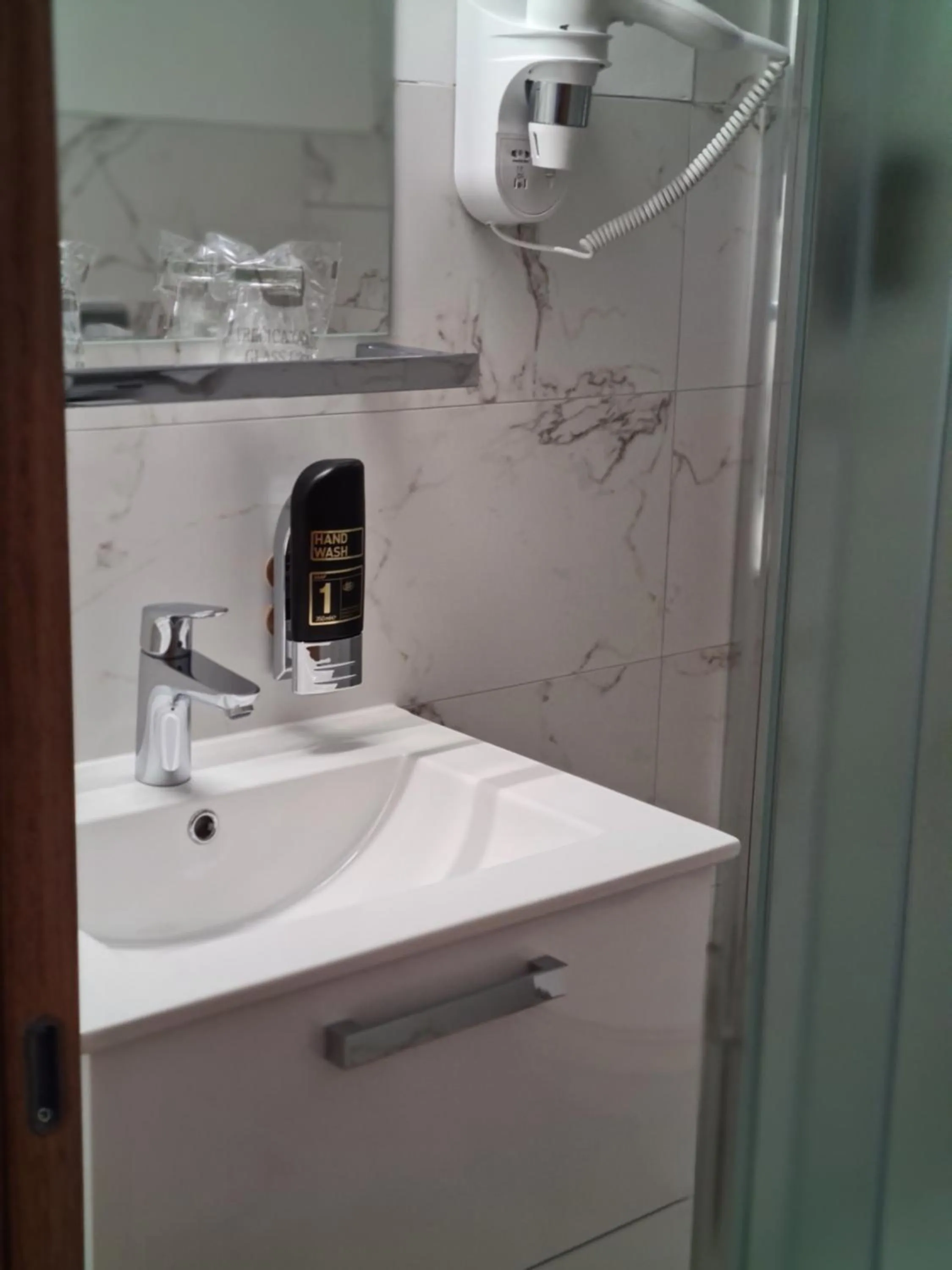 Bathroom in Hotel Adria