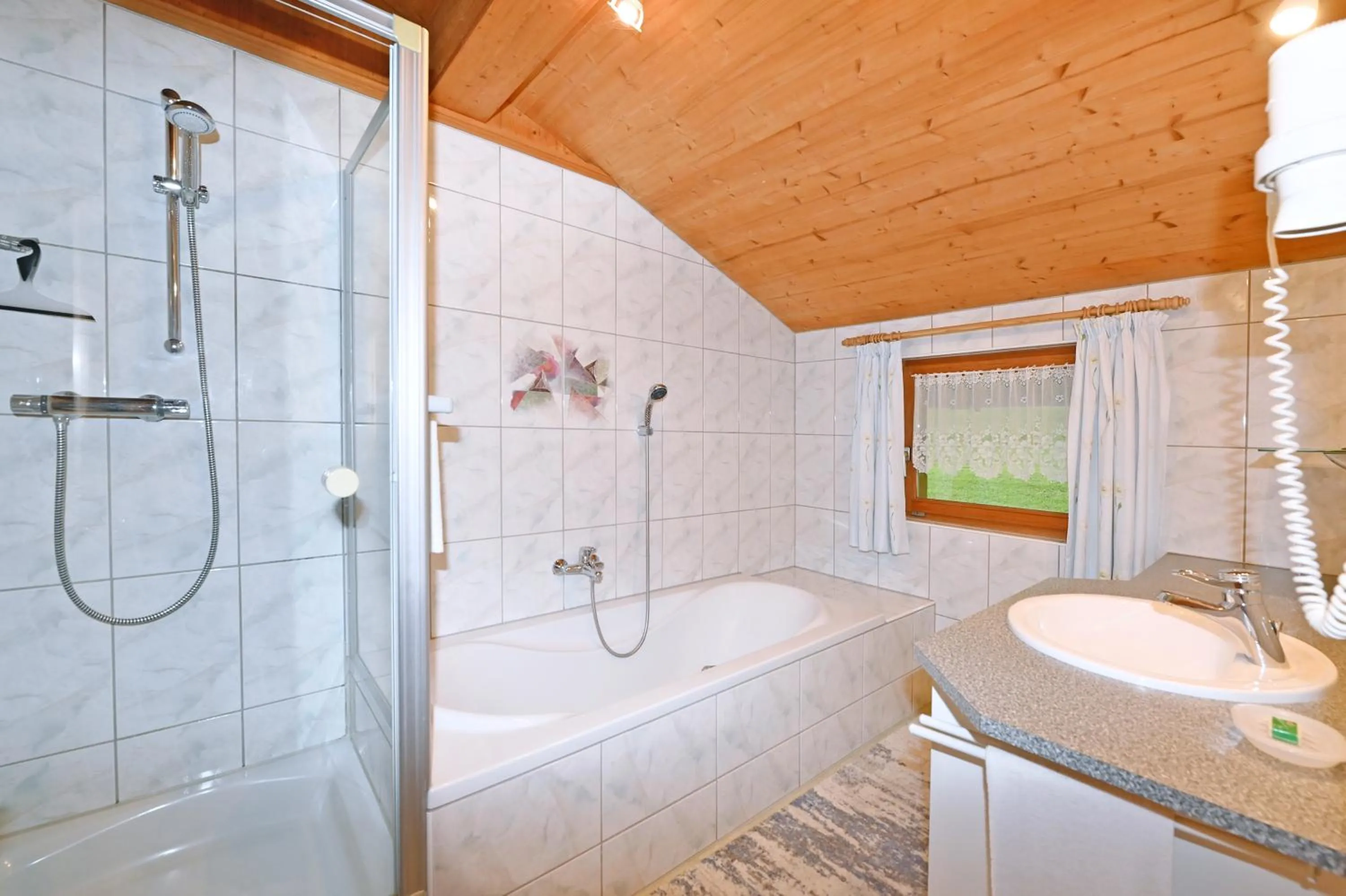 Shower in Bauernhof Bilgeri