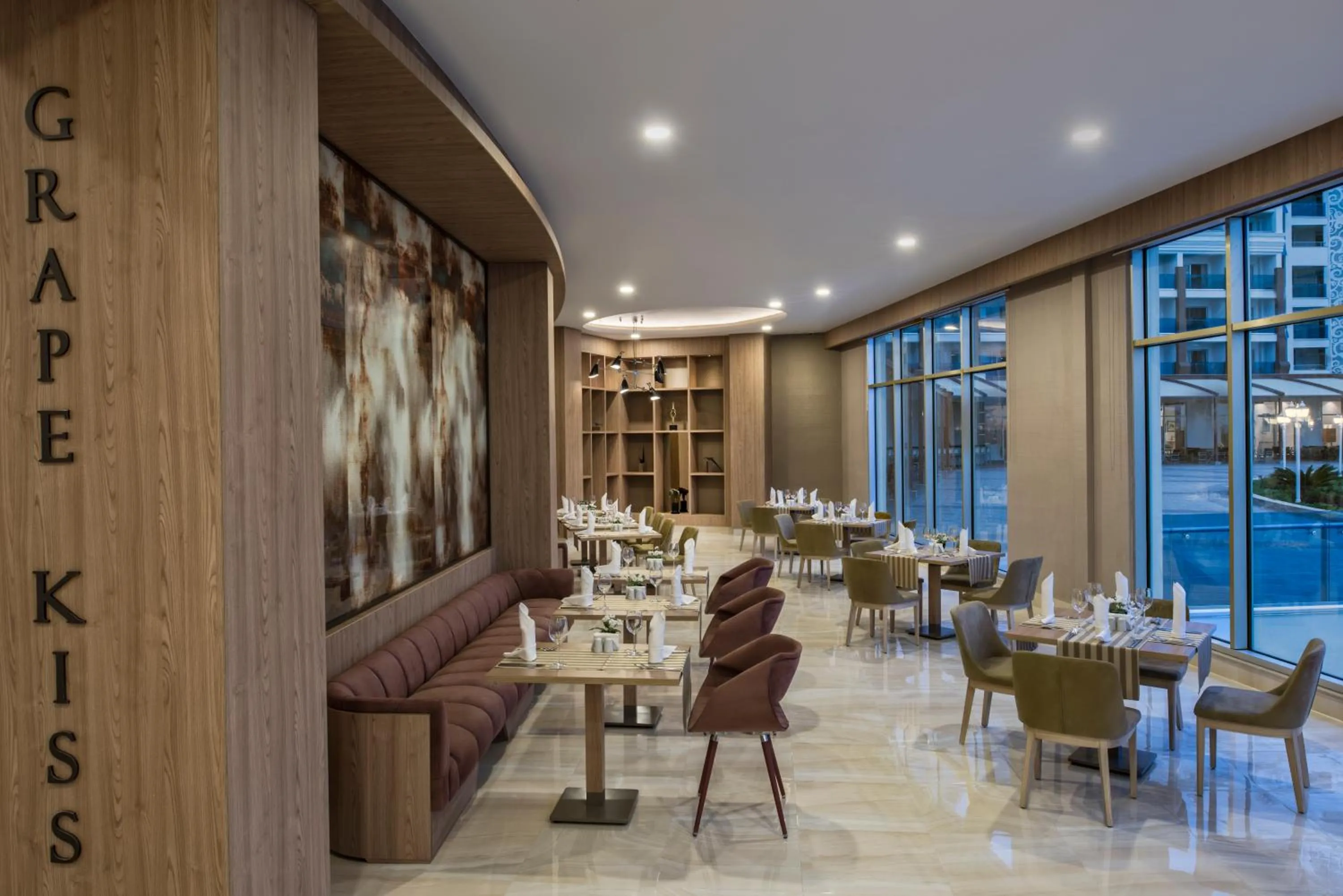 Restaurant/places to eat in Delphin BE Grand Resort