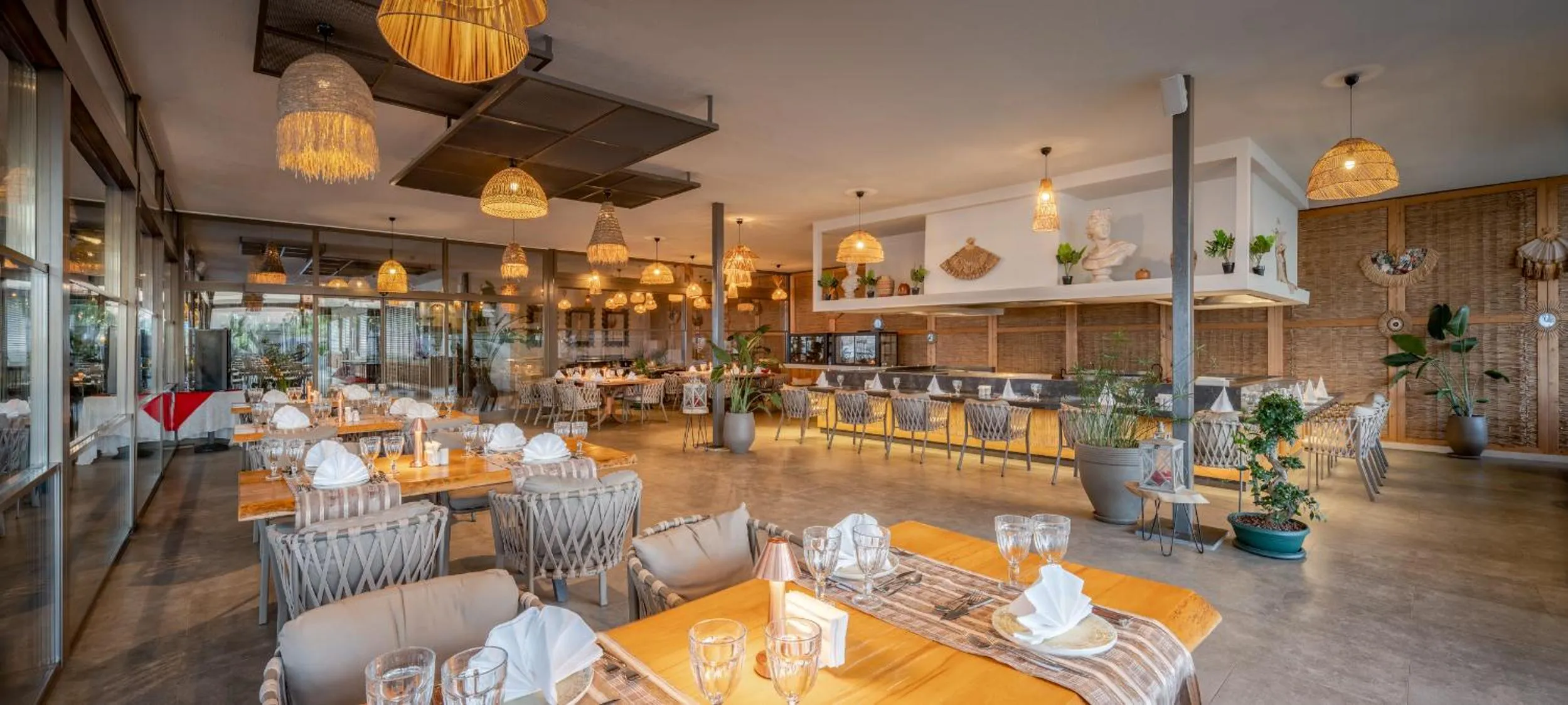 Restaurant/places to eat in Delphin BE Grand Resort