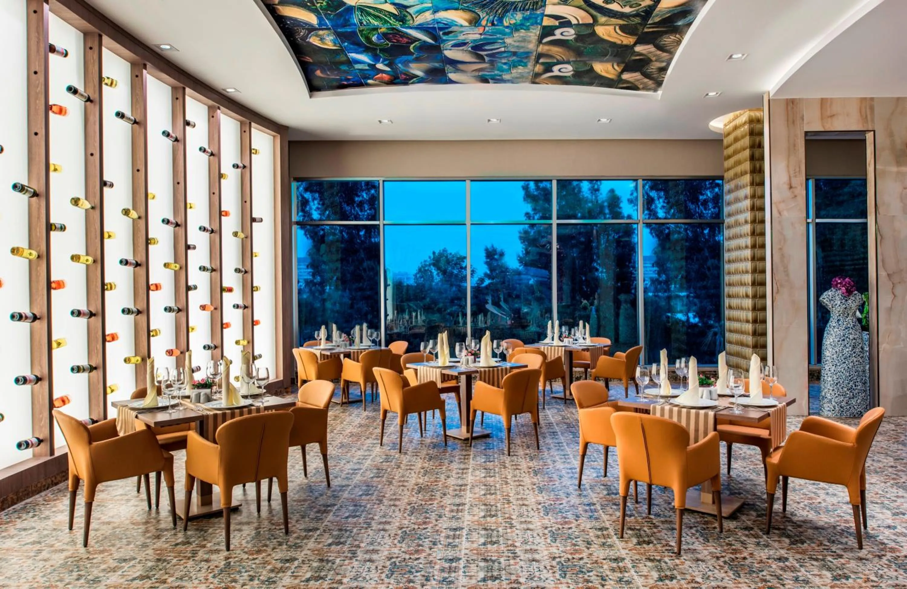 Restaurant/places to eat in Delphin BE Grand Resort