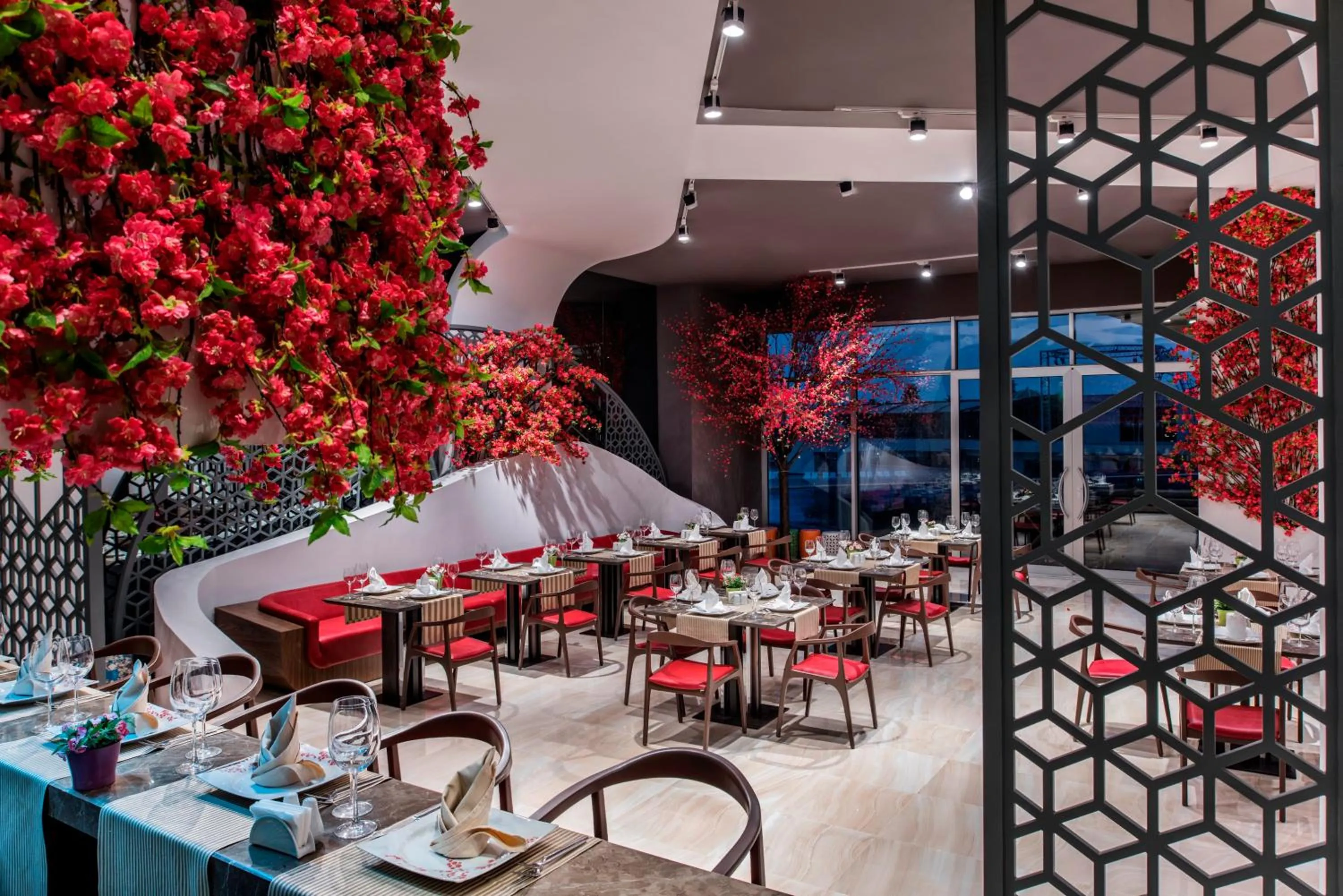 Restaurant/places to eat in Delphin BE Grand Resort