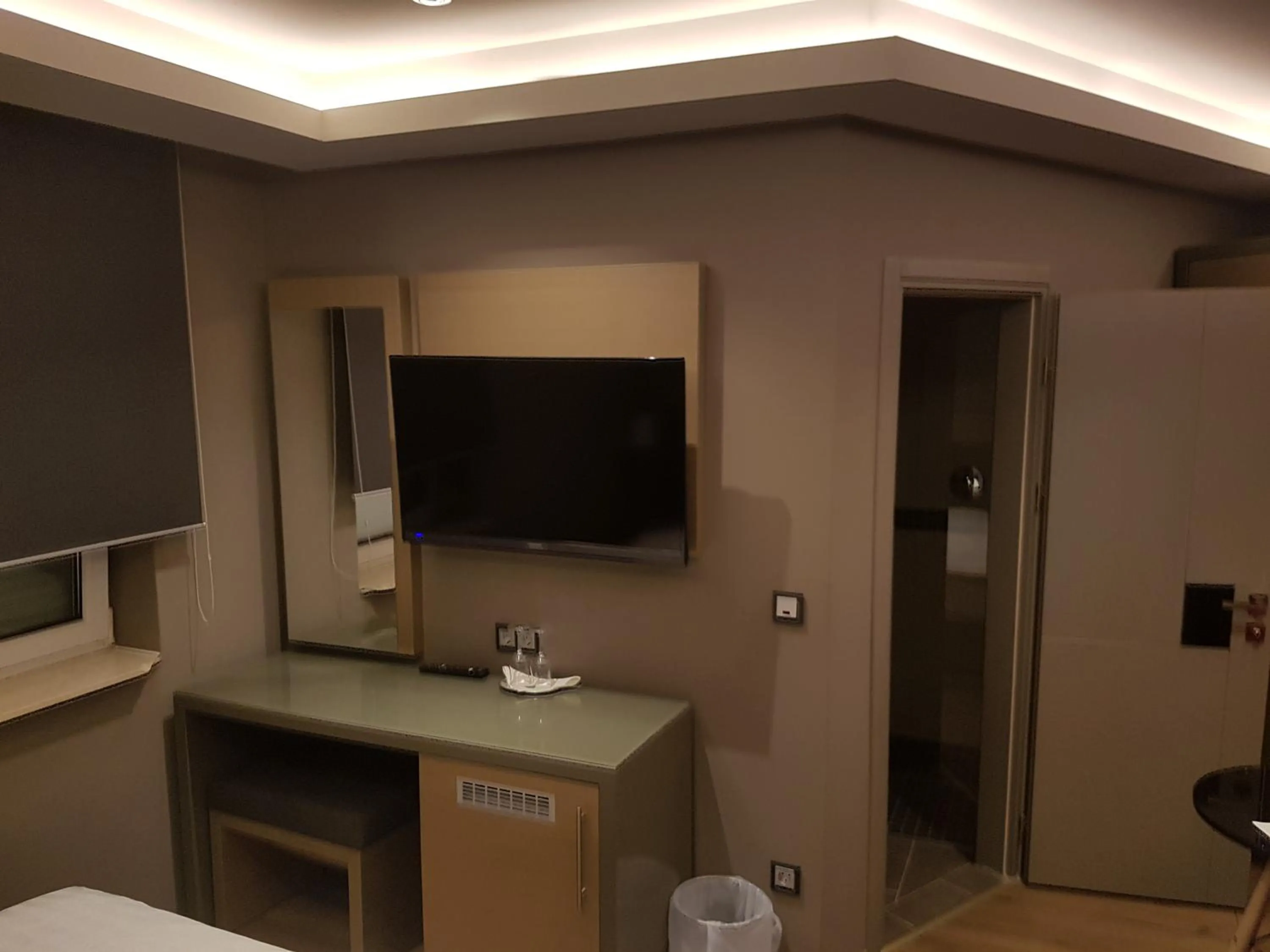 TV and multimedia, Bed in Zum grünen Baum Hotel Frankfurt Airport