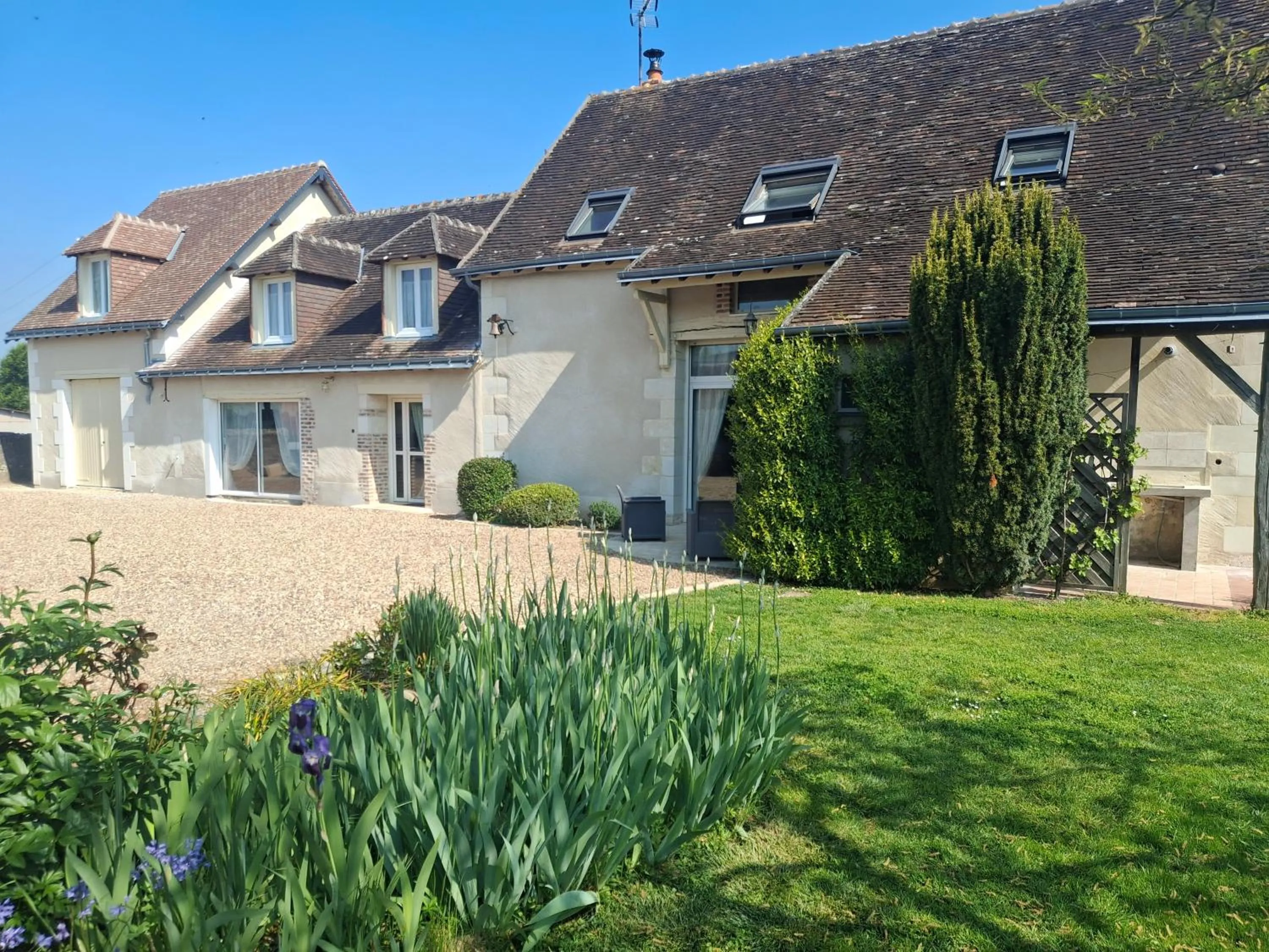 Property building in Les Jarrieres