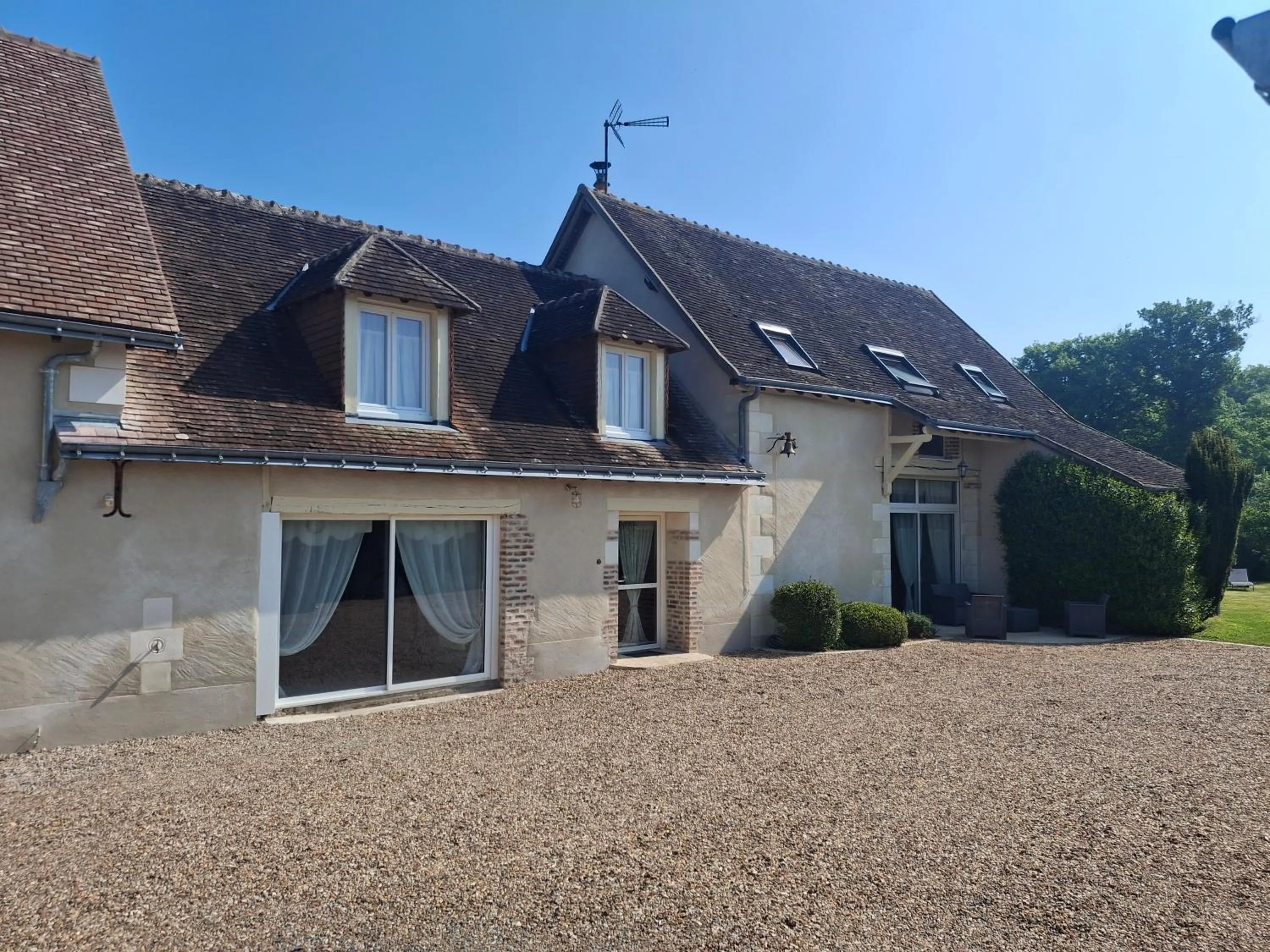 Property building in Les Jarrieres