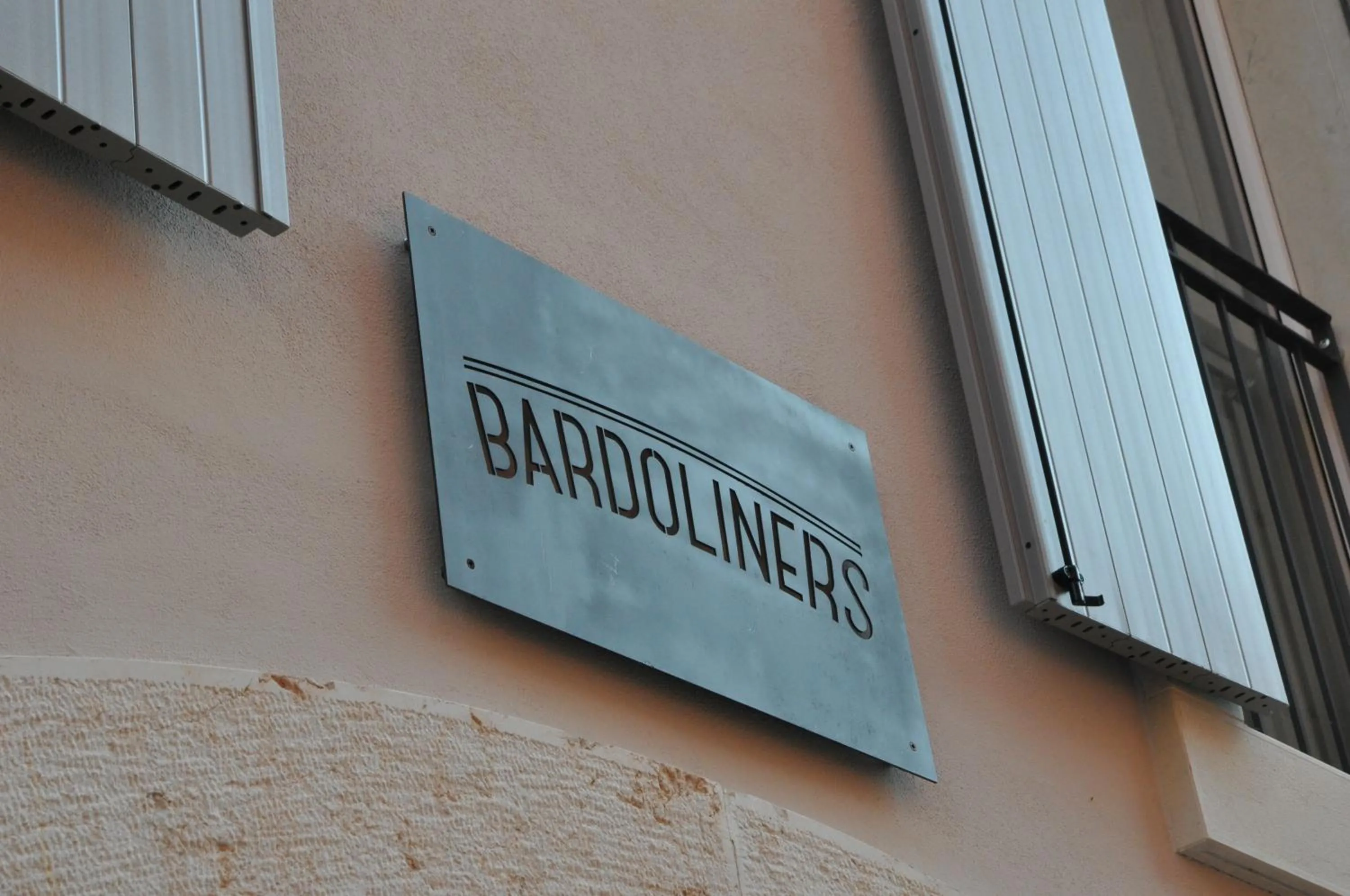 Facade/entrance in Bardoliners