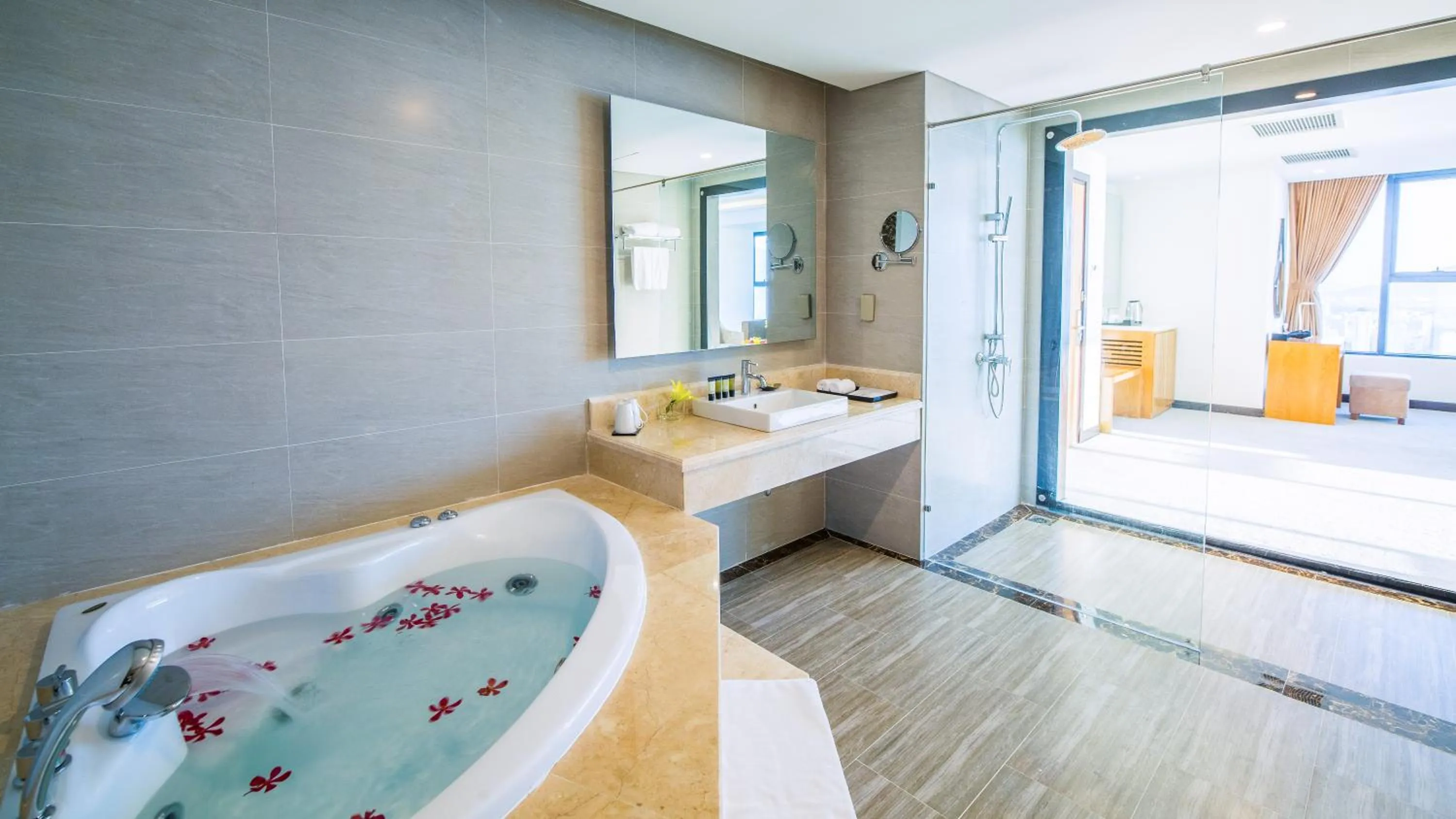 Bathroom in Muong Thanh Luxury Danang Beach Hotel