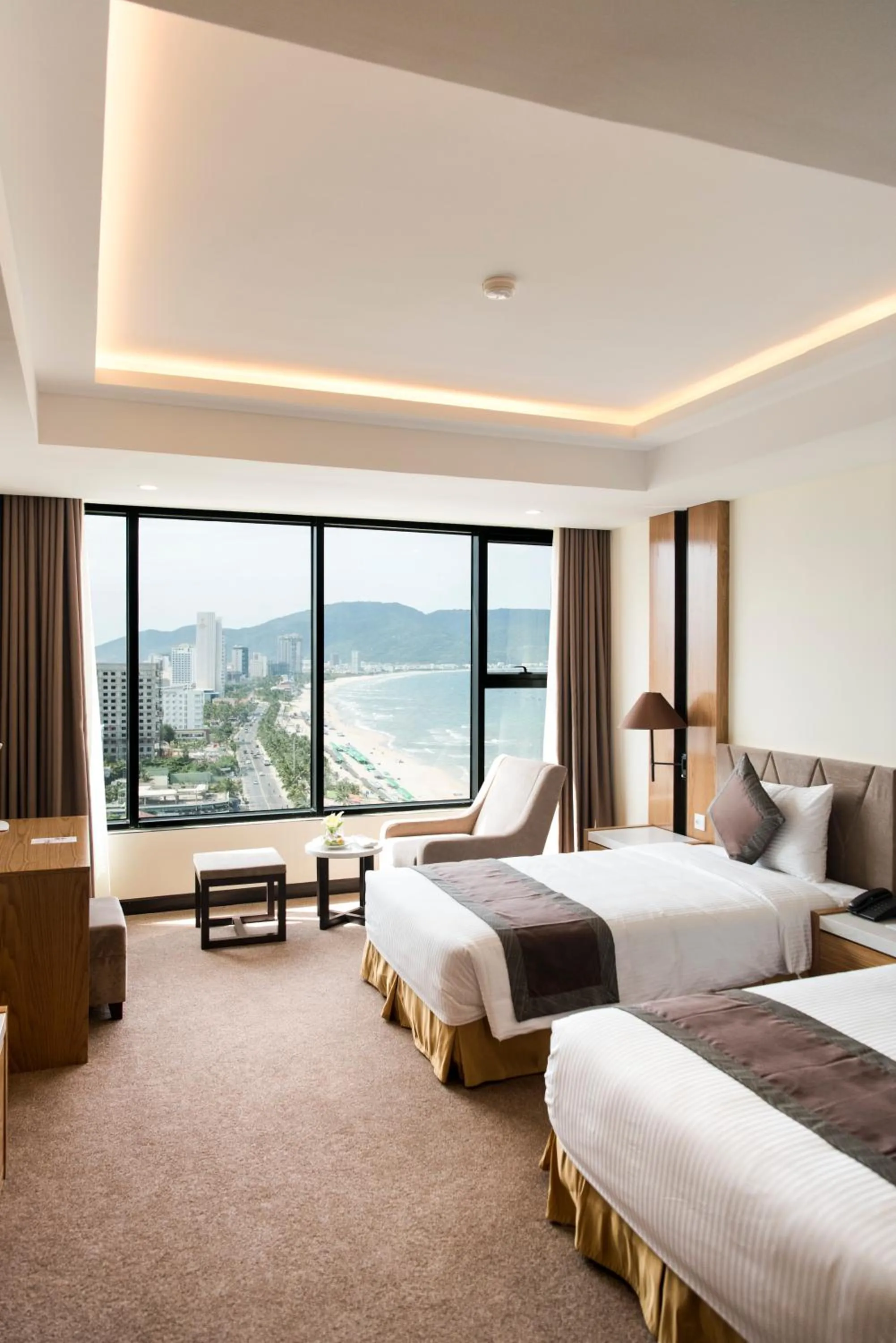 City view, Bed in Muong Thanh Luxury Danang Beach Hotel
