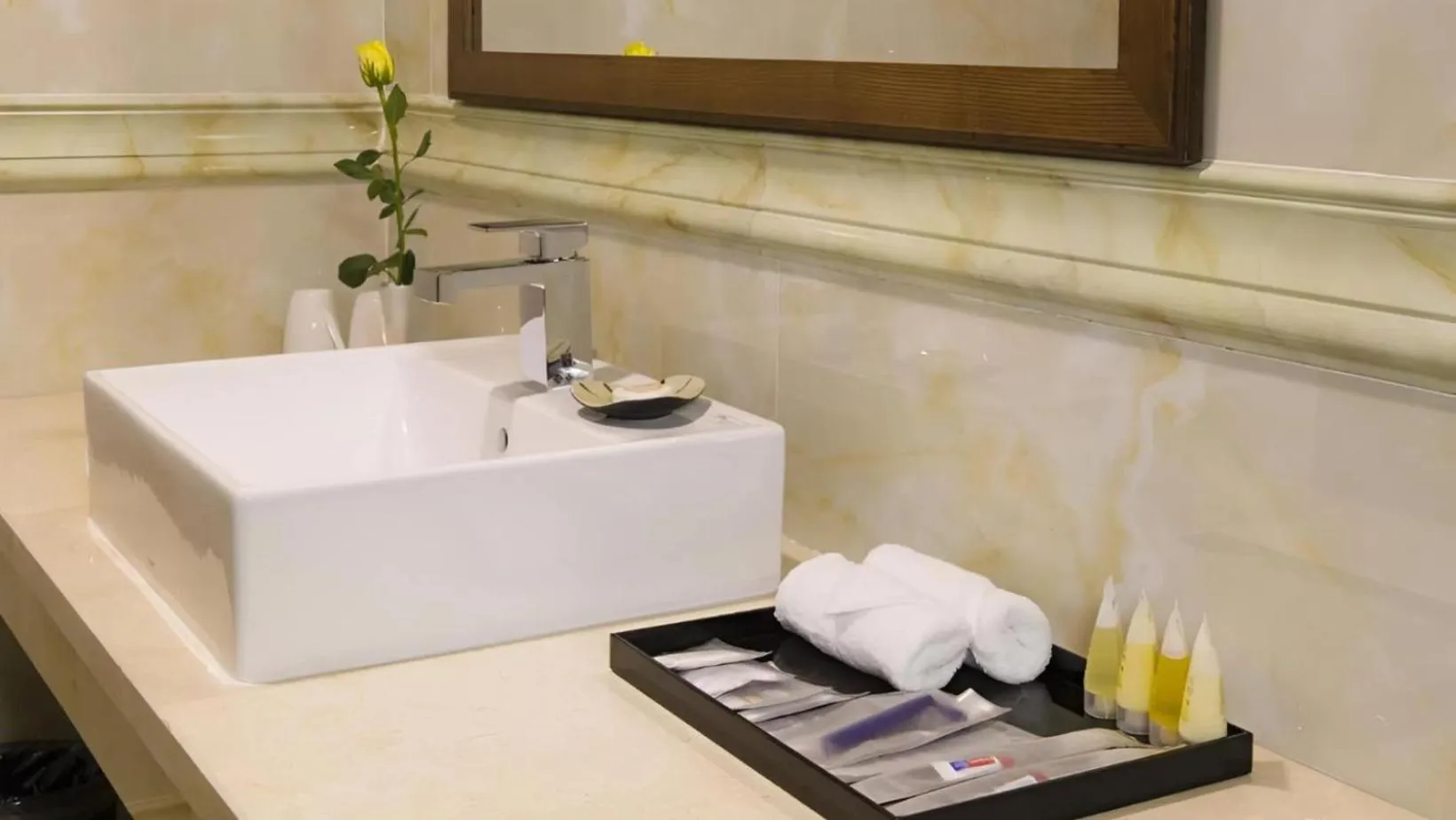 Shower in Muong Thanh Luxury Danang Beach Hotel