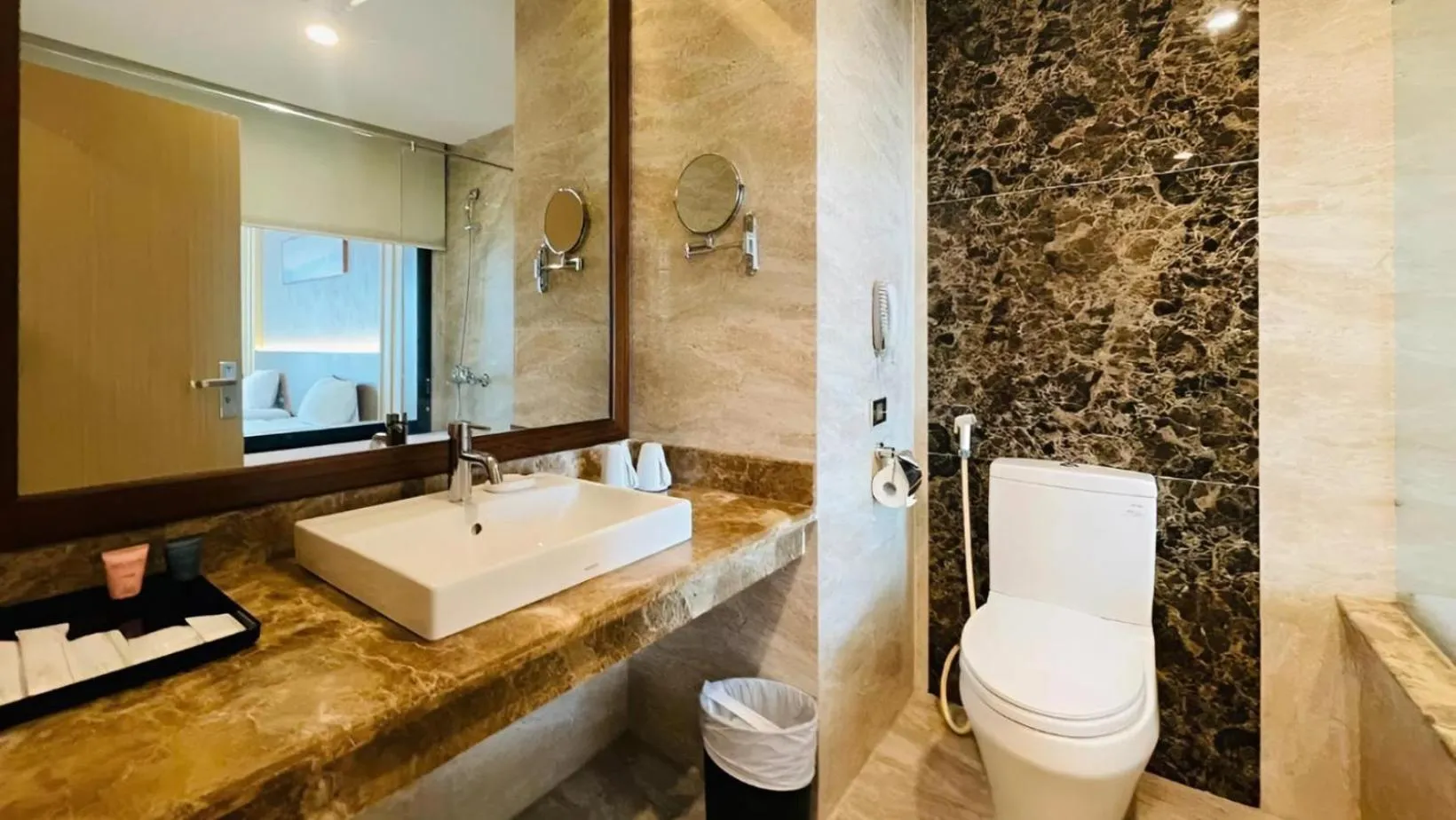 Shower in Muong Thanh Luxury Danang Beach Hotel