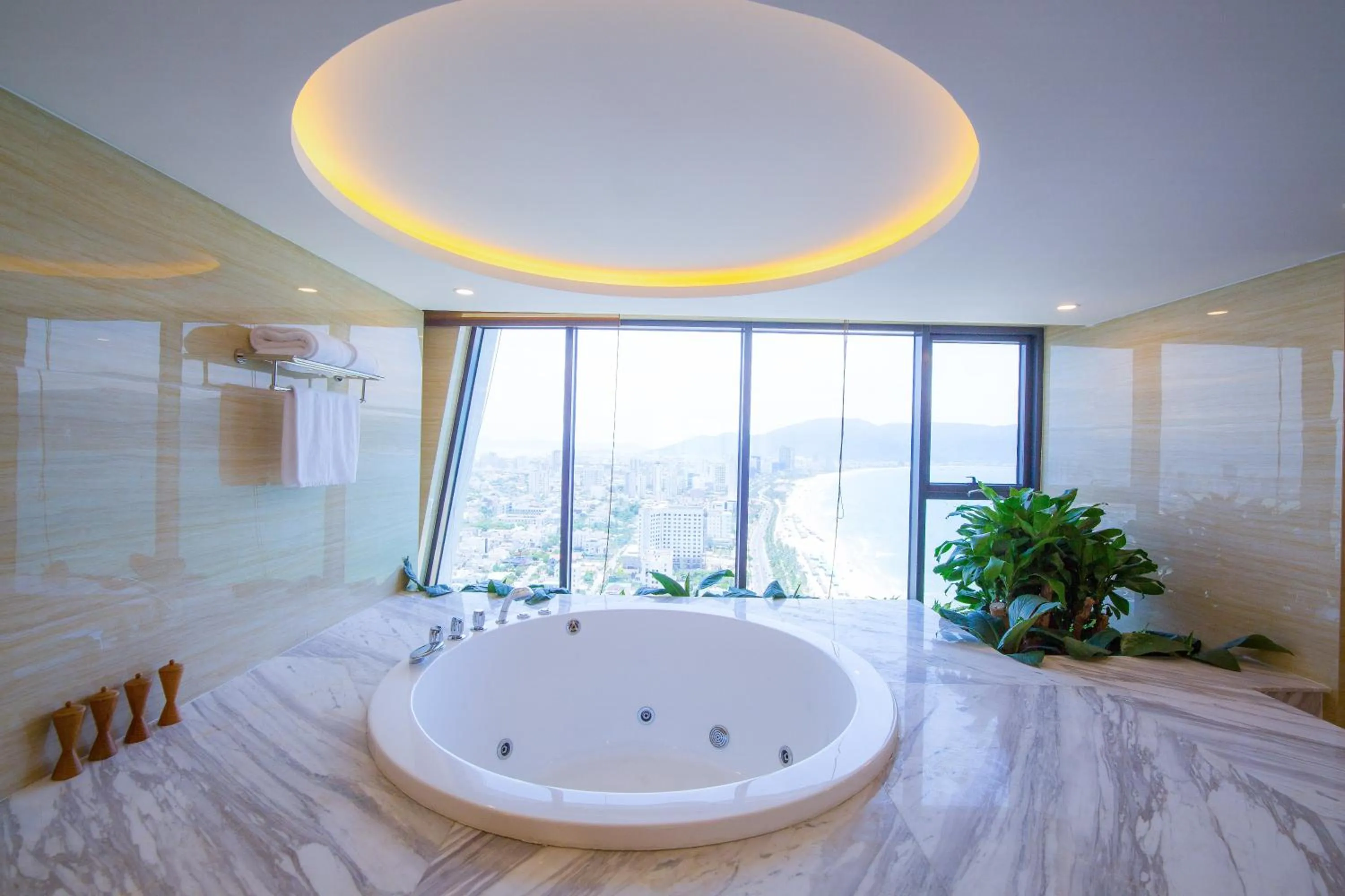 Bath in Muong Thanh Luxury Da Nang Hotel
