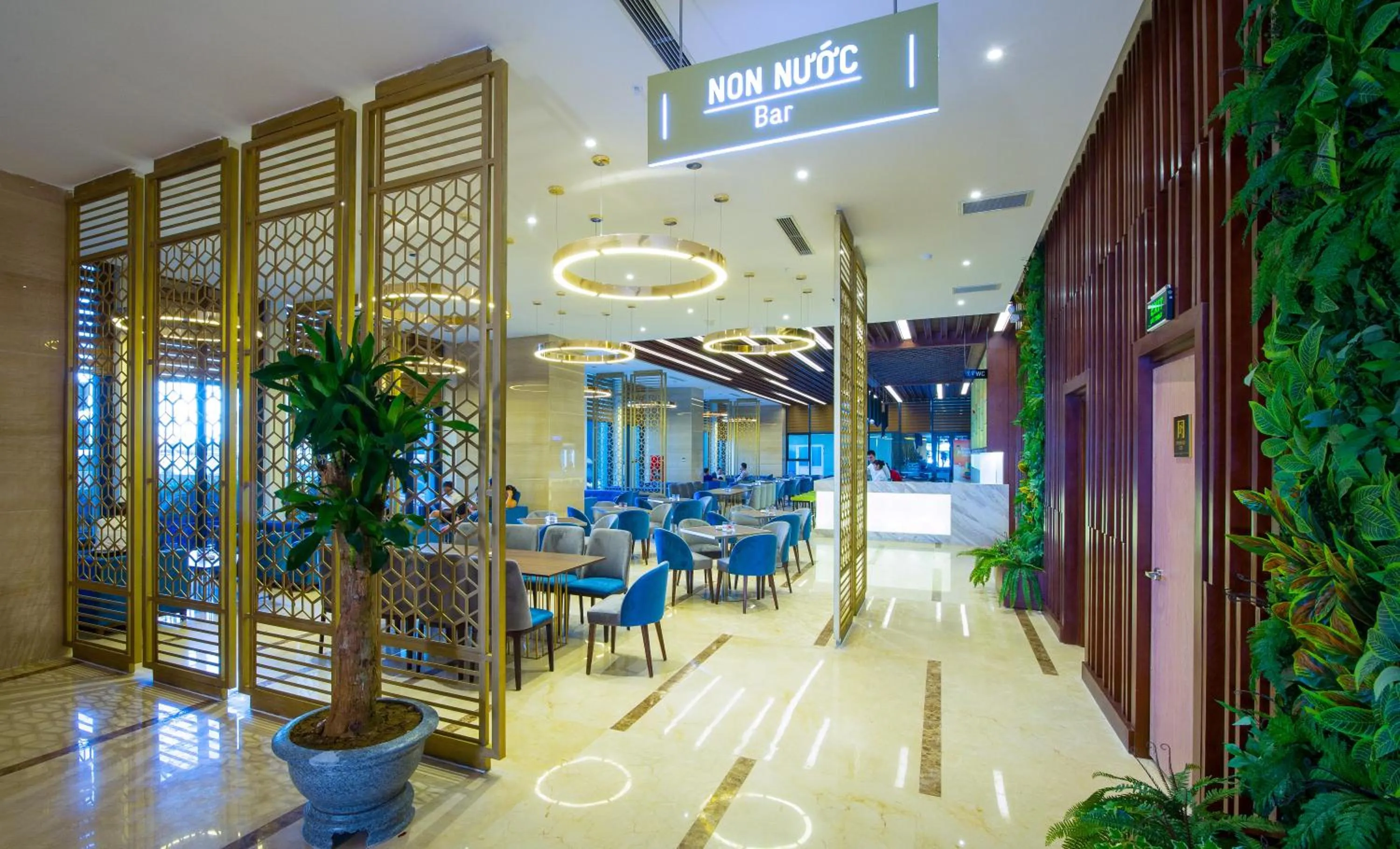 Lounge or bar in Muong Thanh Luxury Danang Beach Hotel