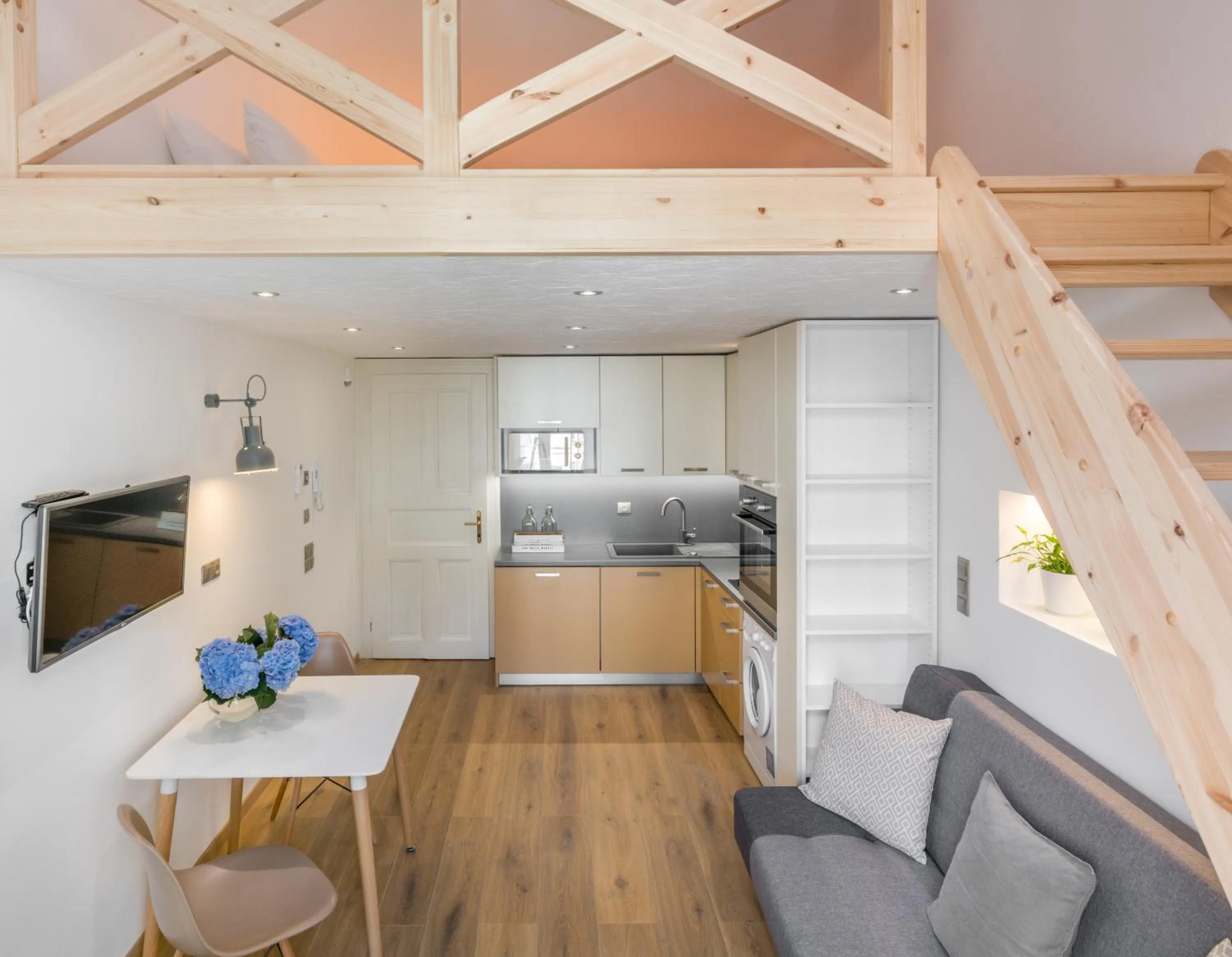 TV and multimedia in Mordecai 12 Apartments by Adrez