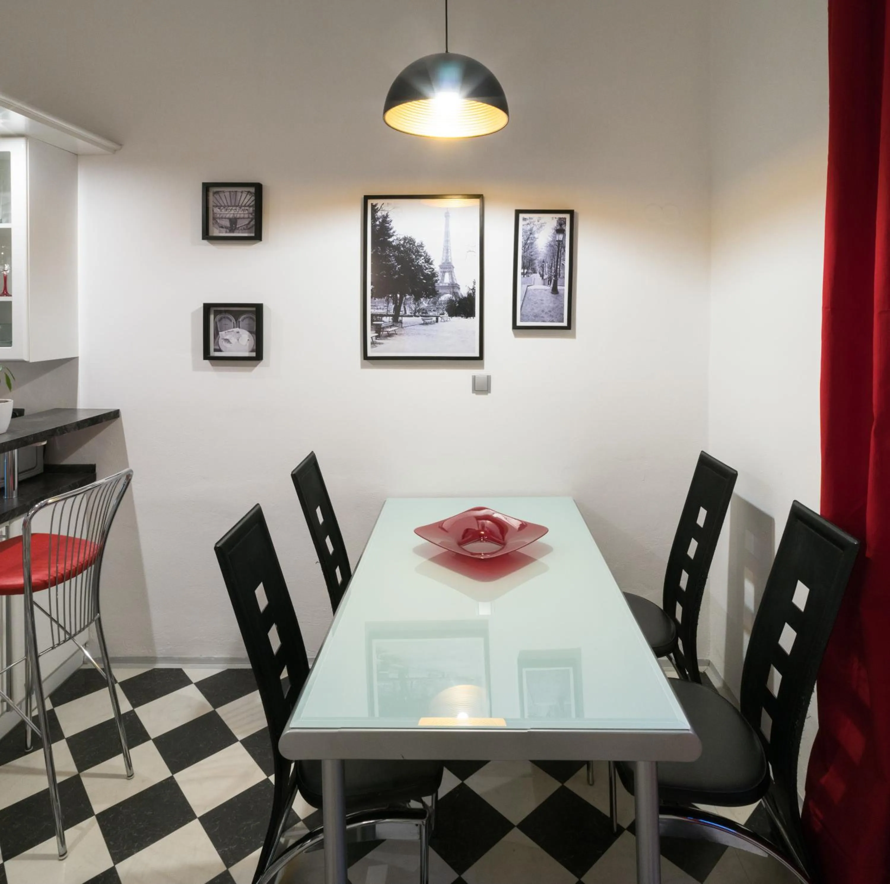 Kitchen or kitchenette in Mordecai 12 Apartments by Adrez