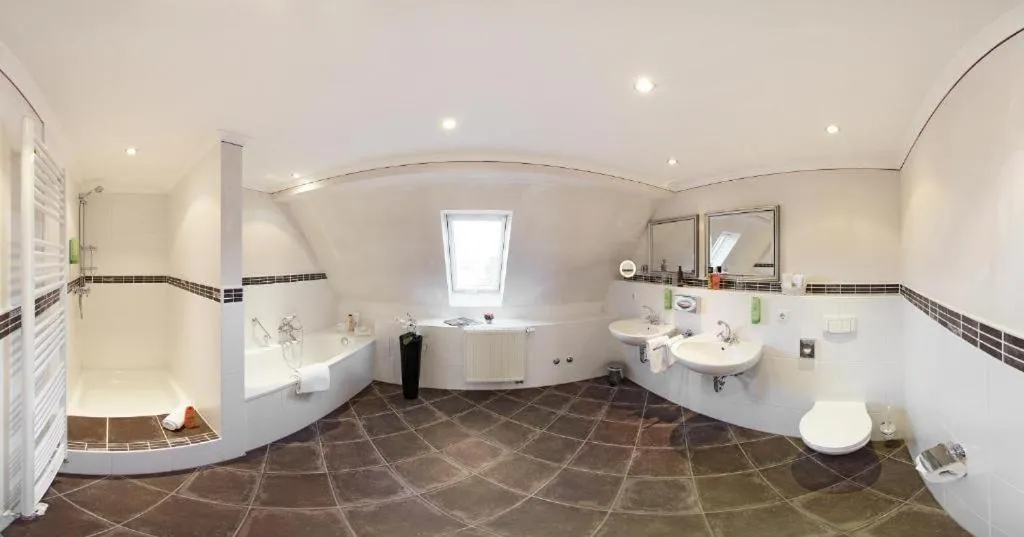 Shower in Hotel Arador