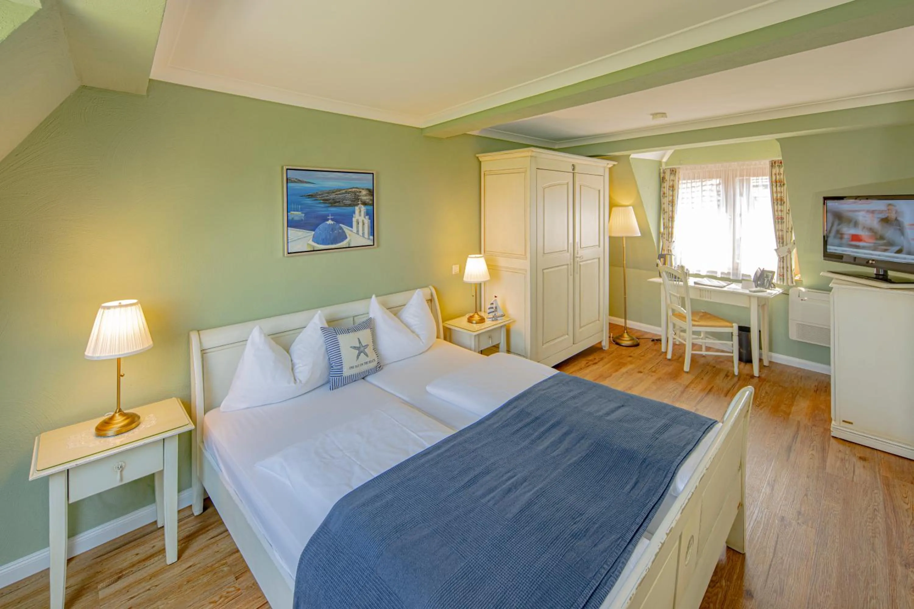 Photo of the whole room in Hotel Arador