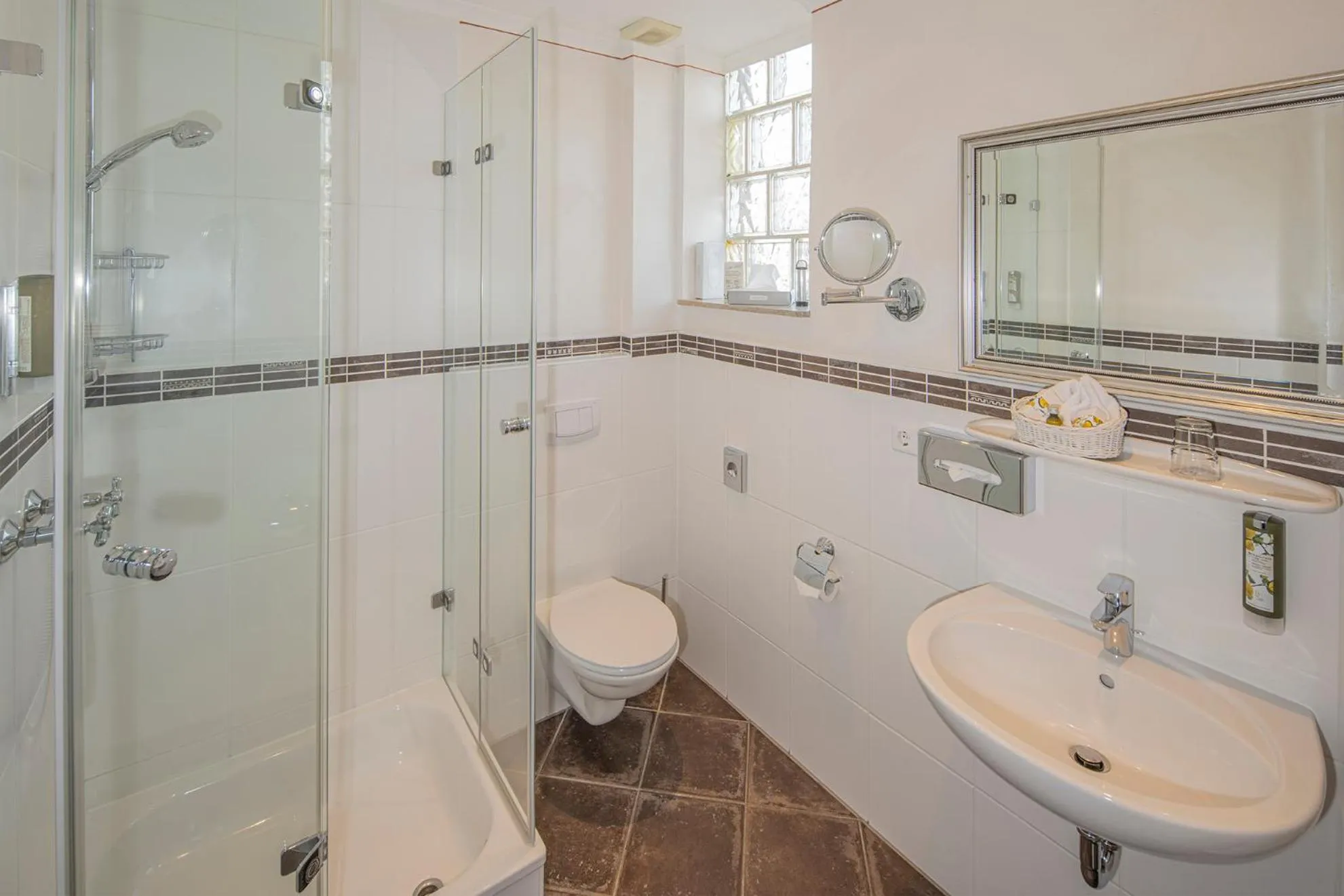 Shower in Hotel Arador