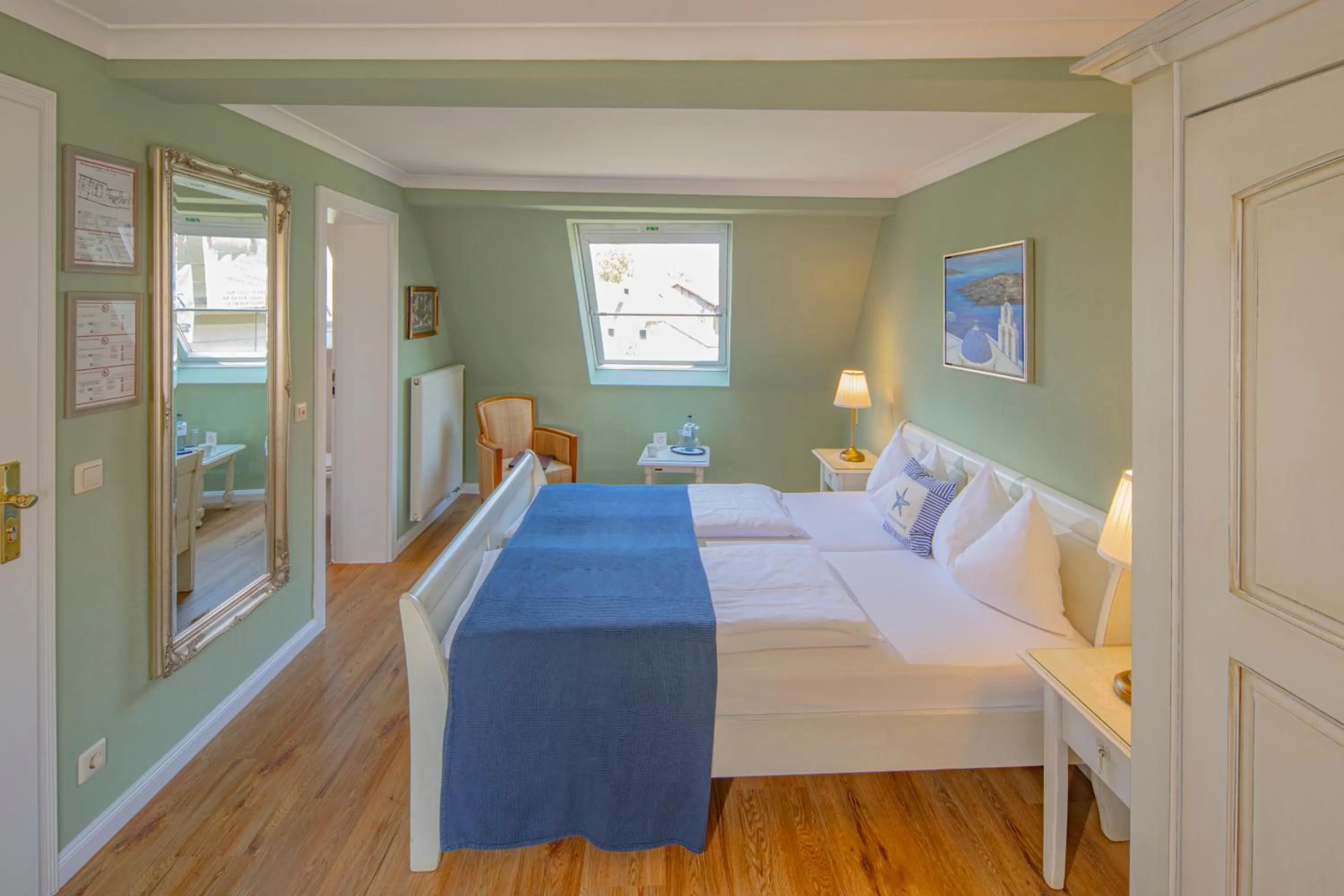 Photo of the whole room in Hotel Arador