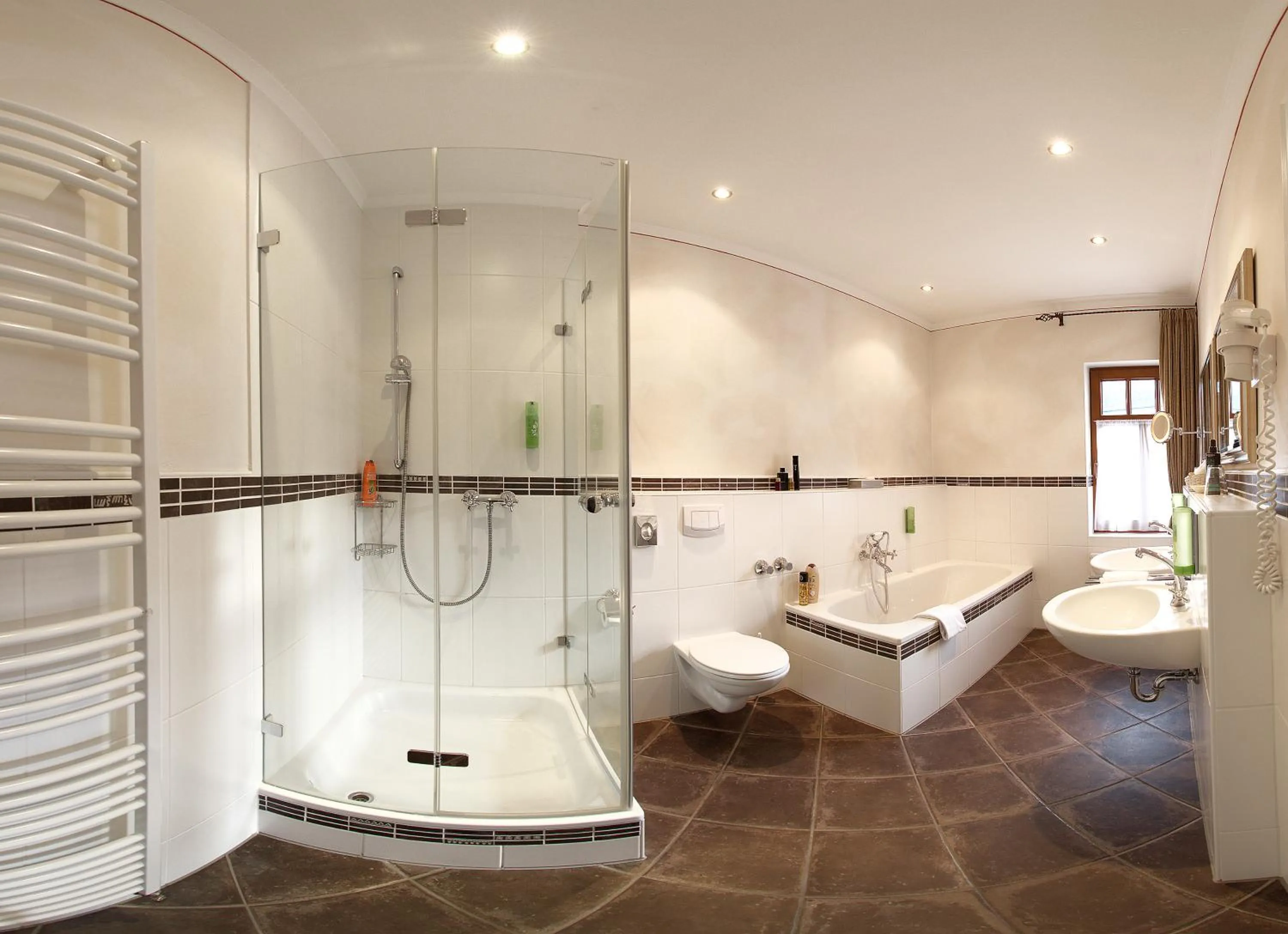 Shower in Hotel Arador