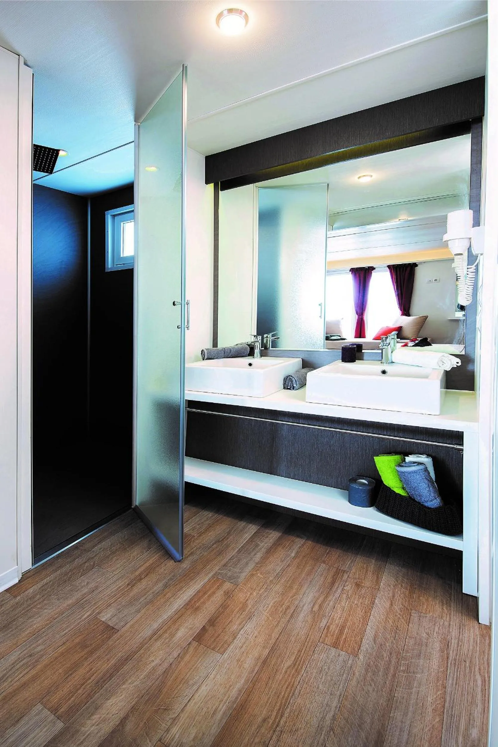 Bathroom, Bed in Villaggio Camping Torre Del Porticciolo