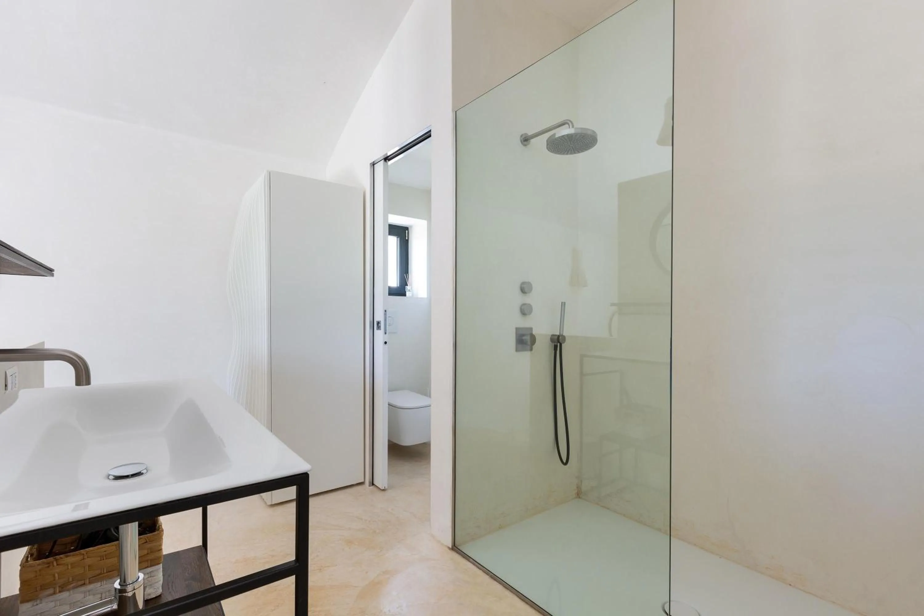 Shower in Le Ali Bianche by Perle di Puglia