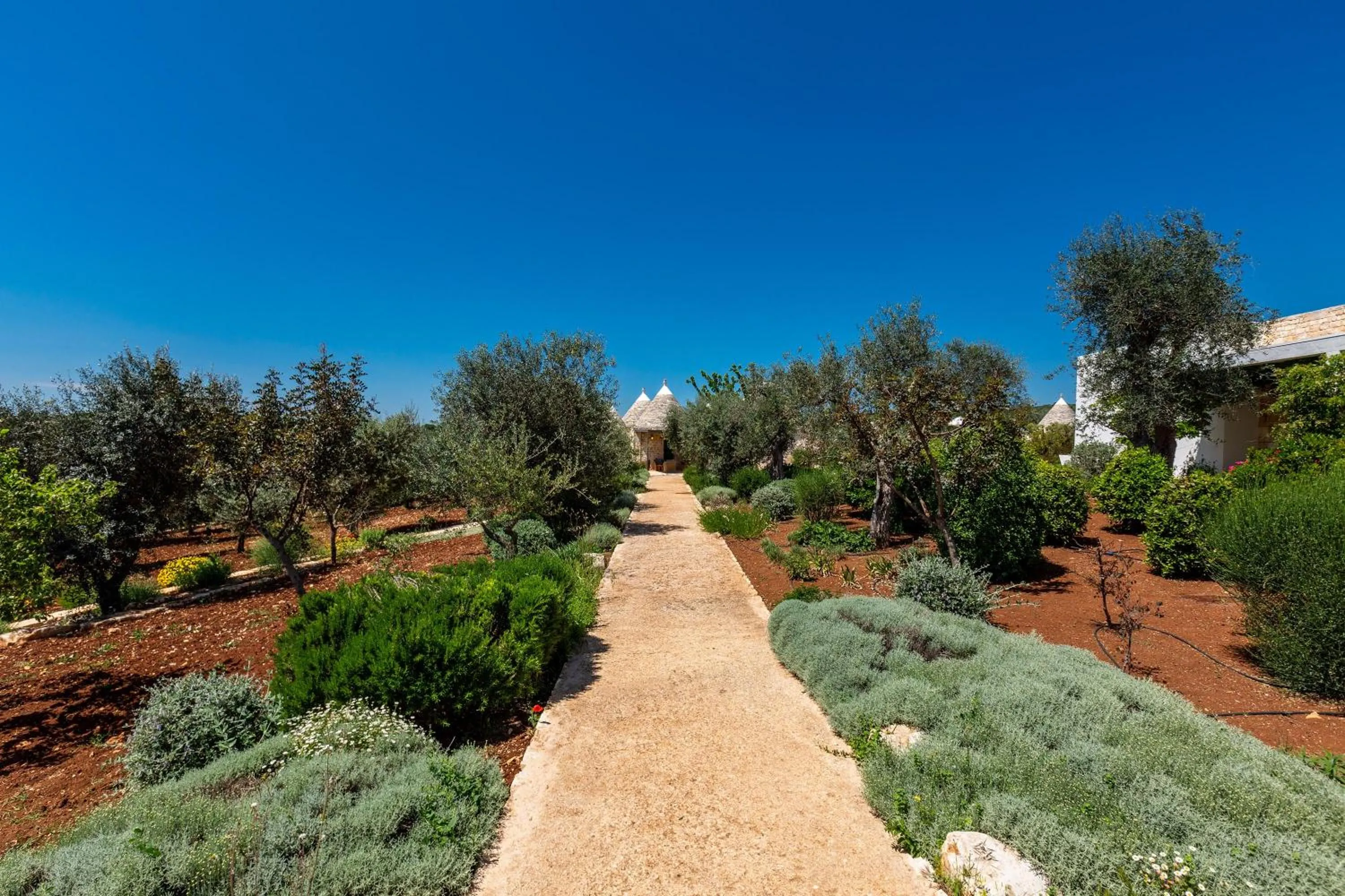 Garden in Le Ali Bianche by Perle di Puglia