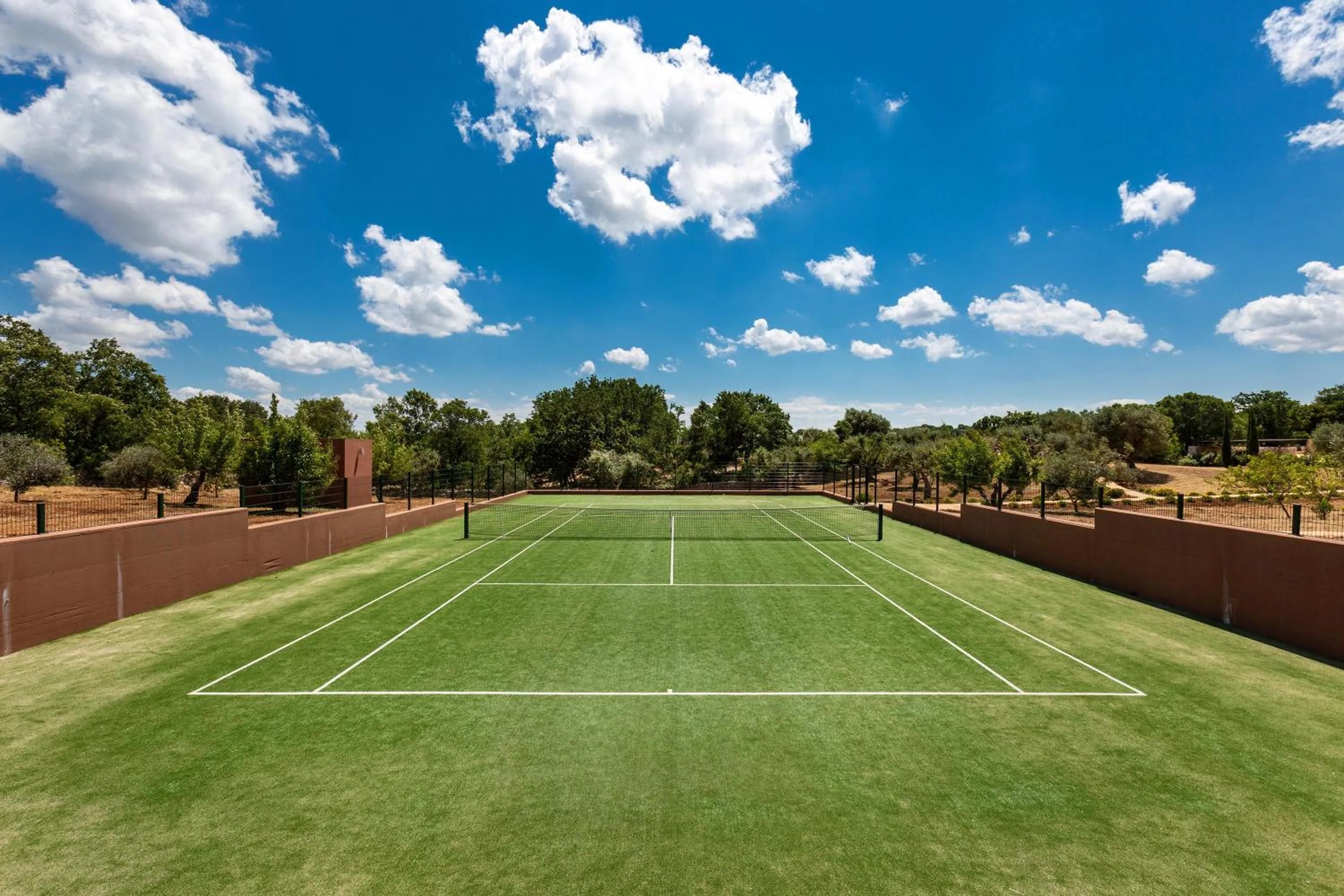 Tennis court in Le Ali Bianche by Perle di Puglia