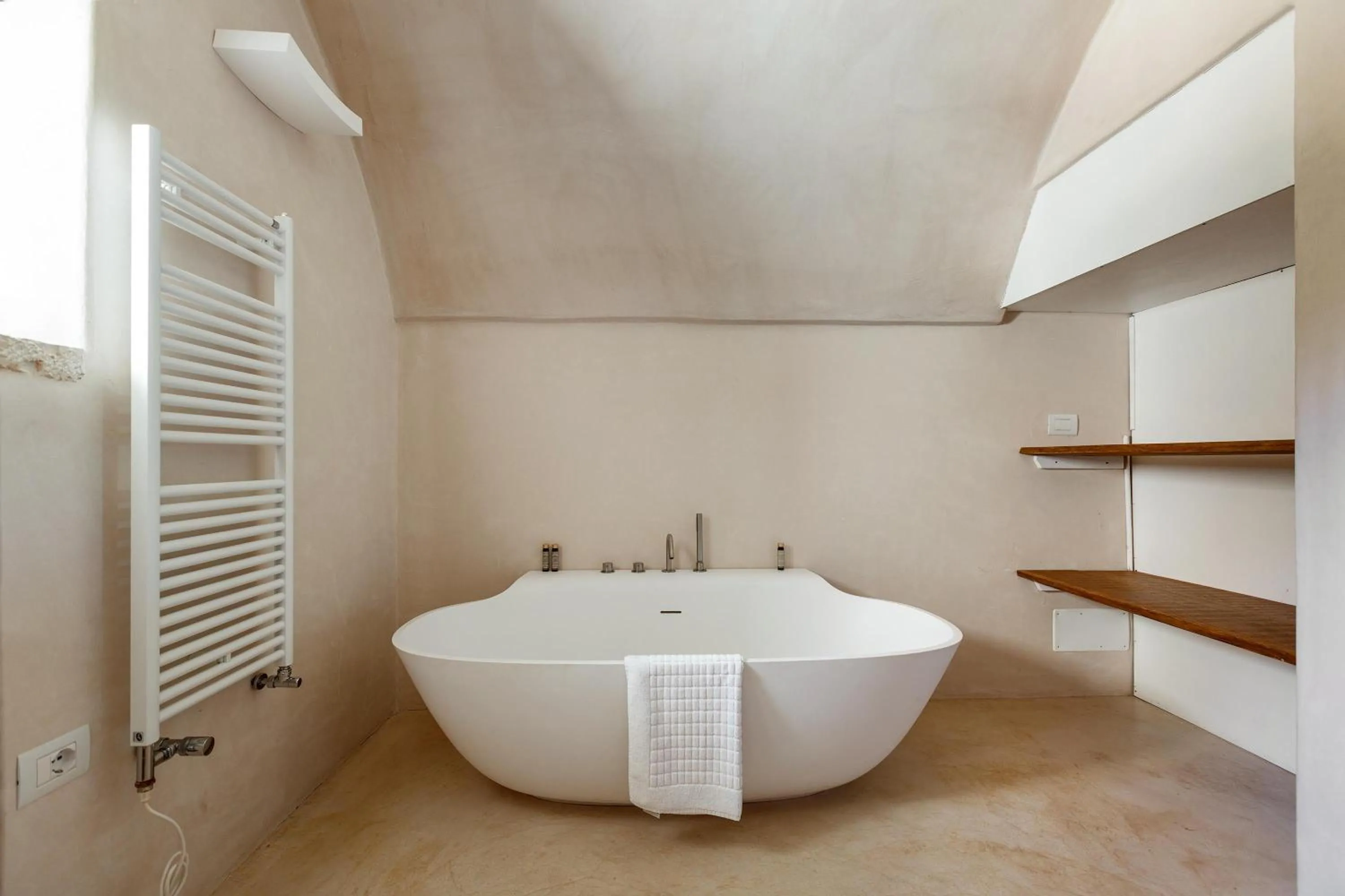 Bath in Le Ali Bianche by Perle di Puglia