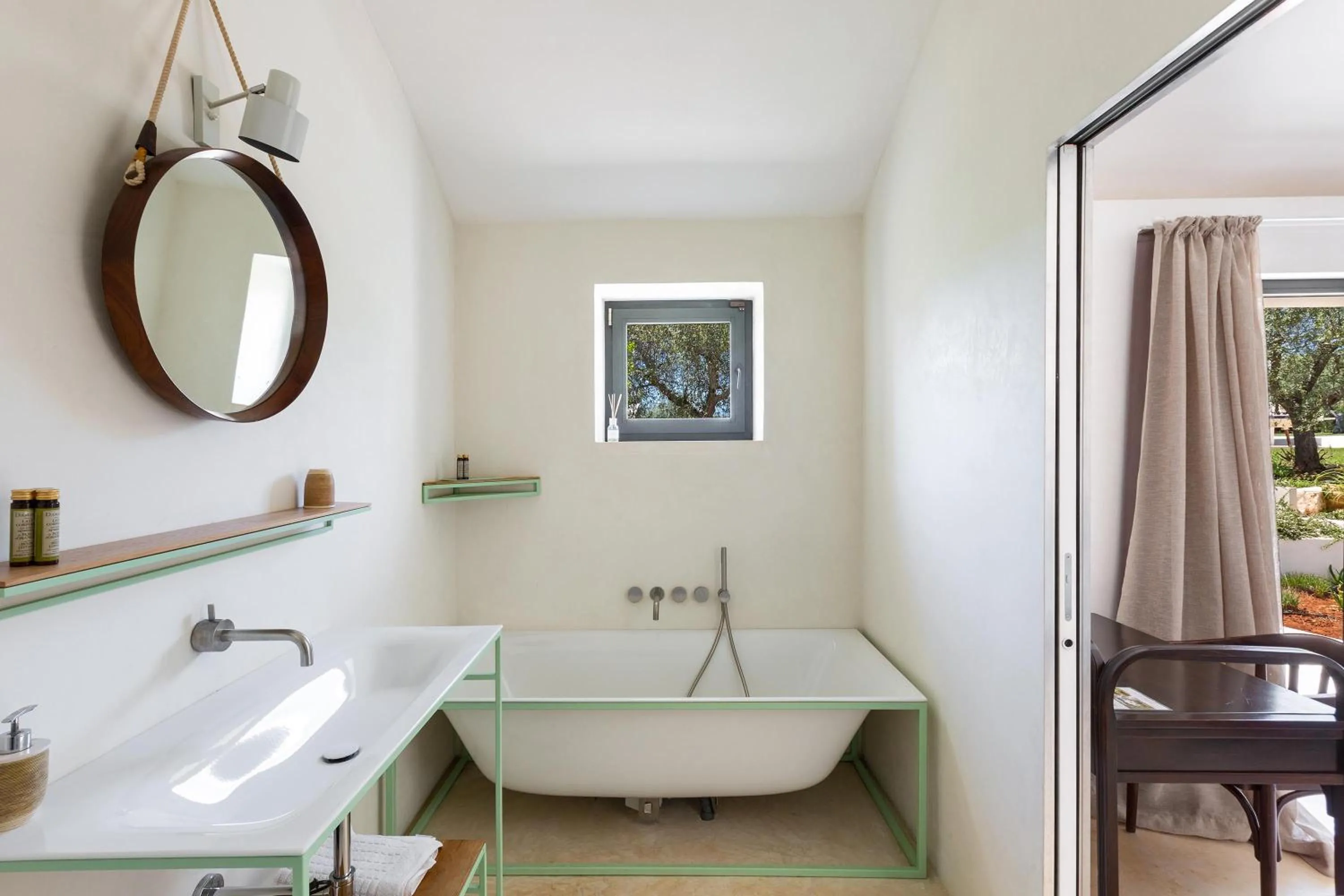Bath in Le Ali Bianche by Perle di Puglia