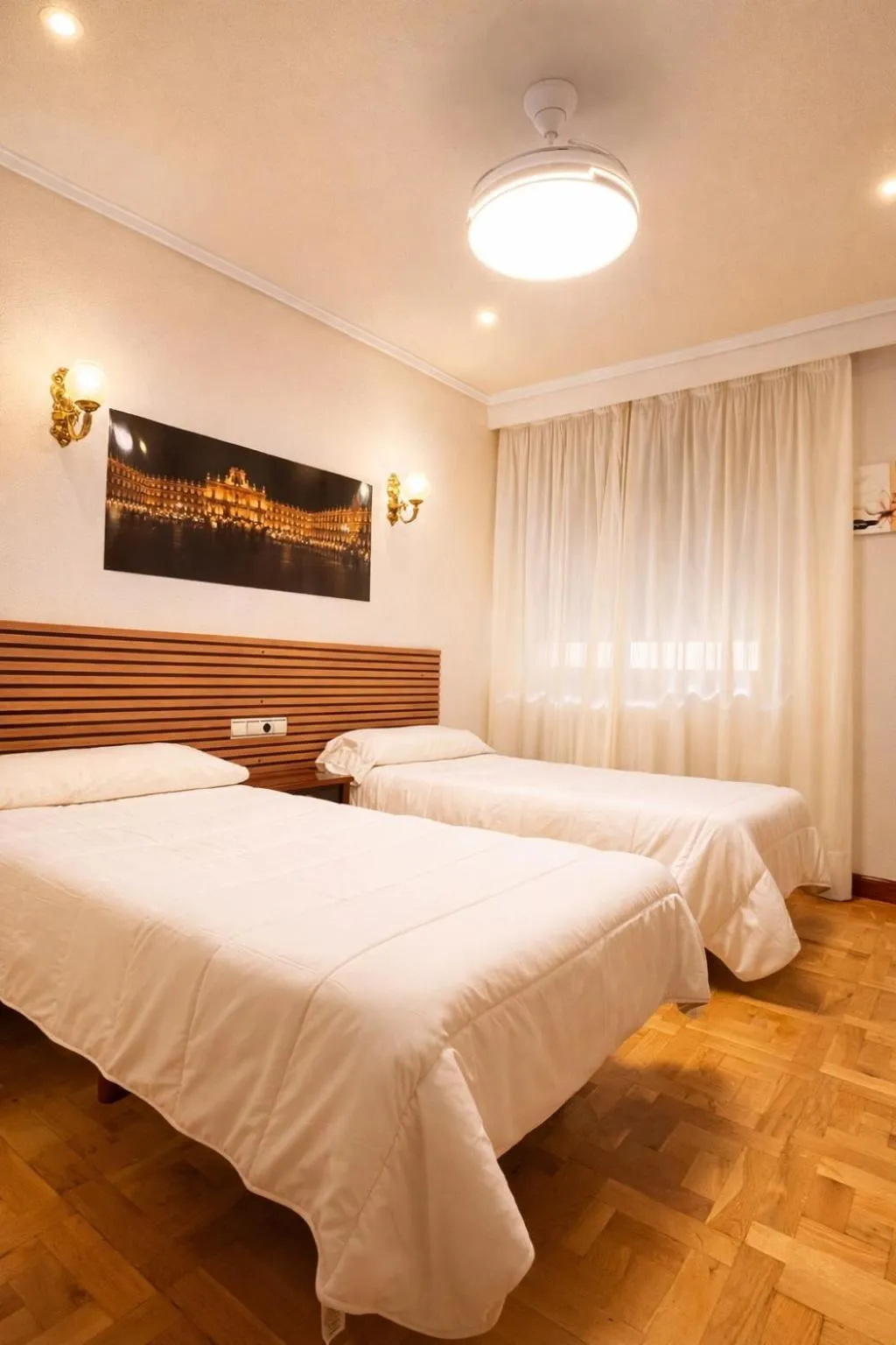 Bed in Hotel Castellano I