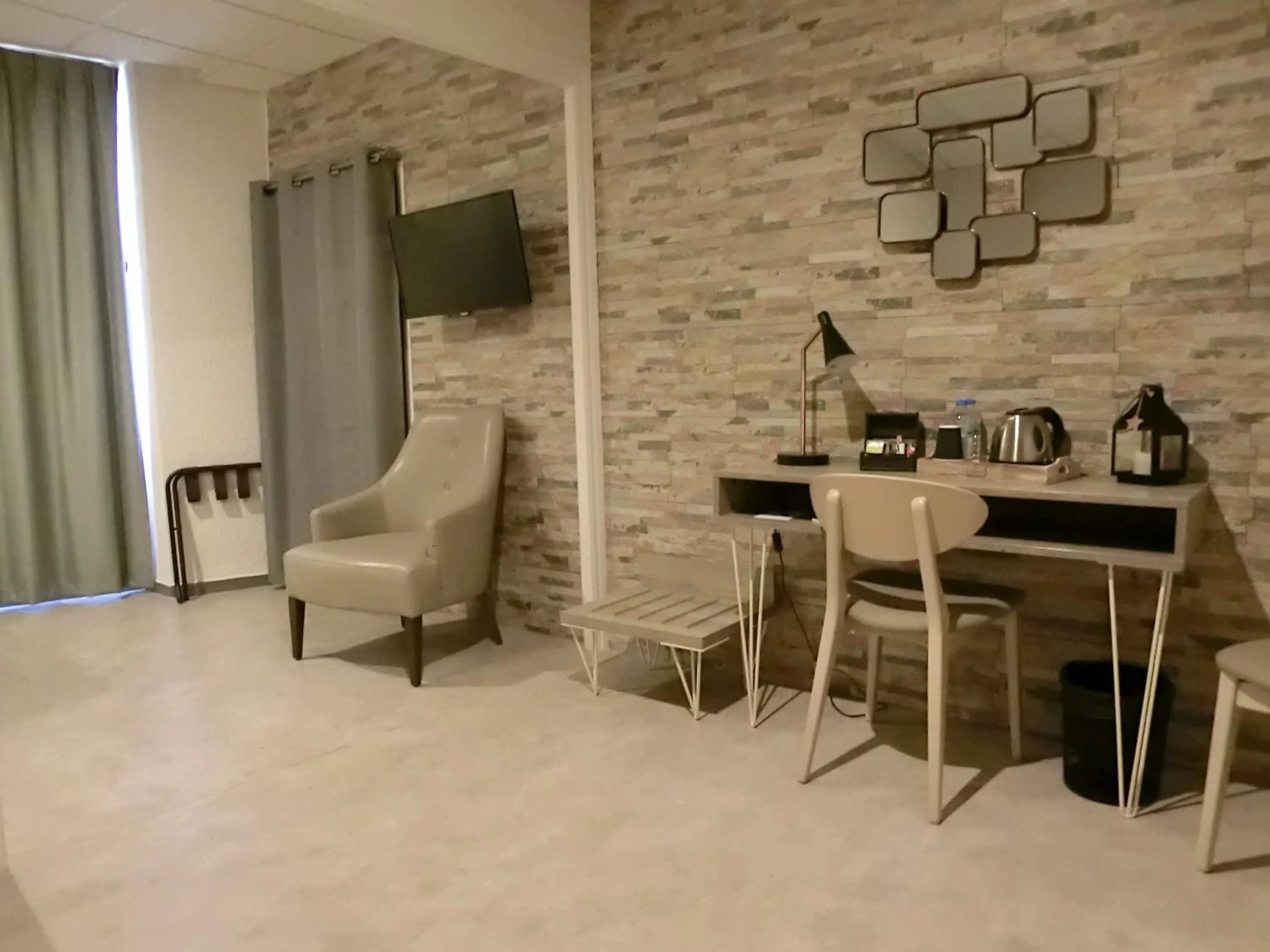 Coffee/tea facilities in Hotel Sur Le Quai