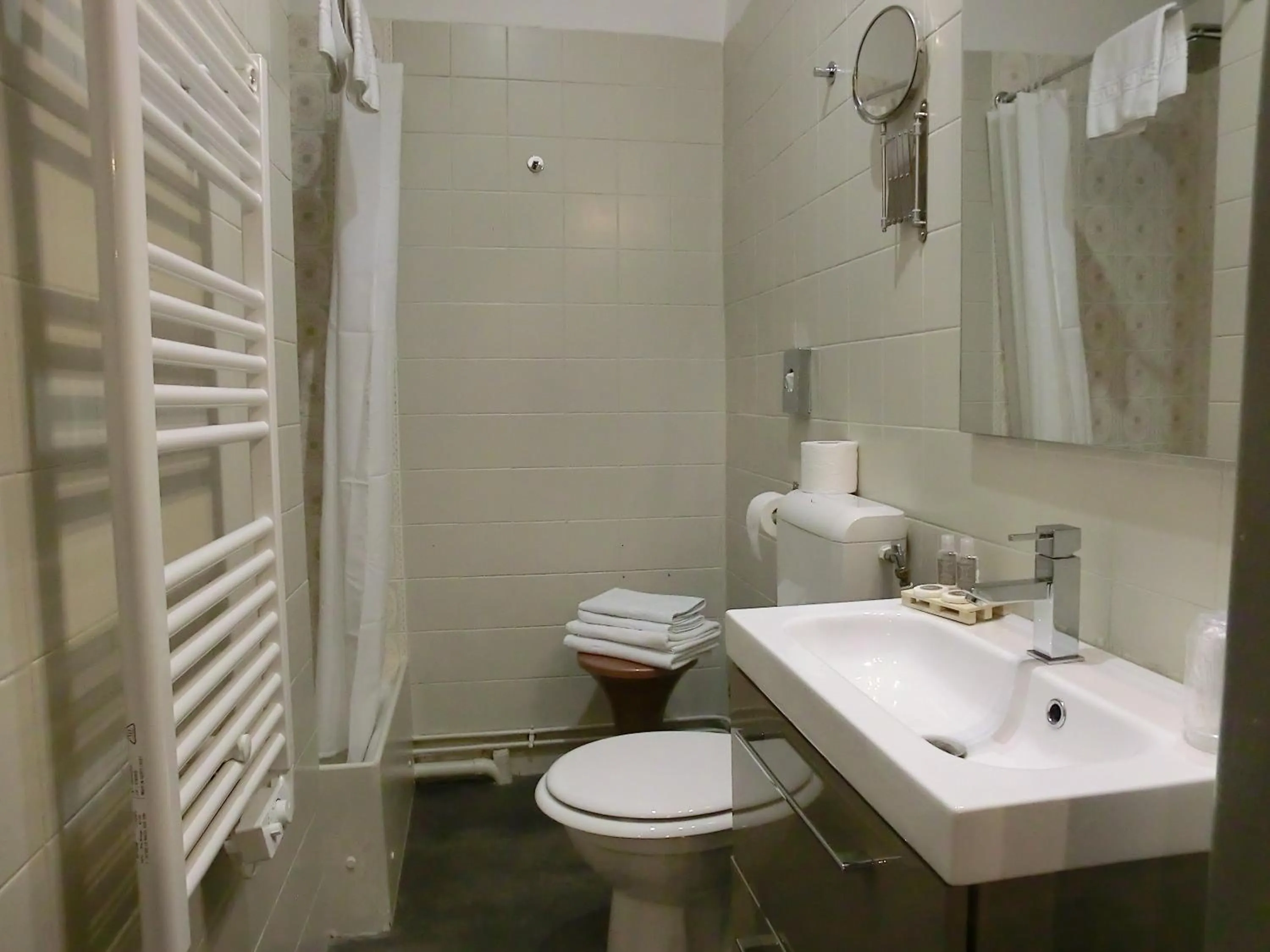 Bathroom in Hotel Sur Le Quai