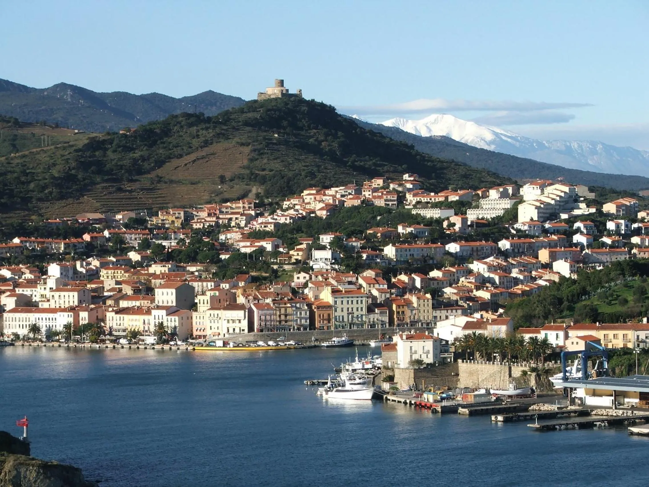 Nearby landmark in Hotel Sur Le Quai