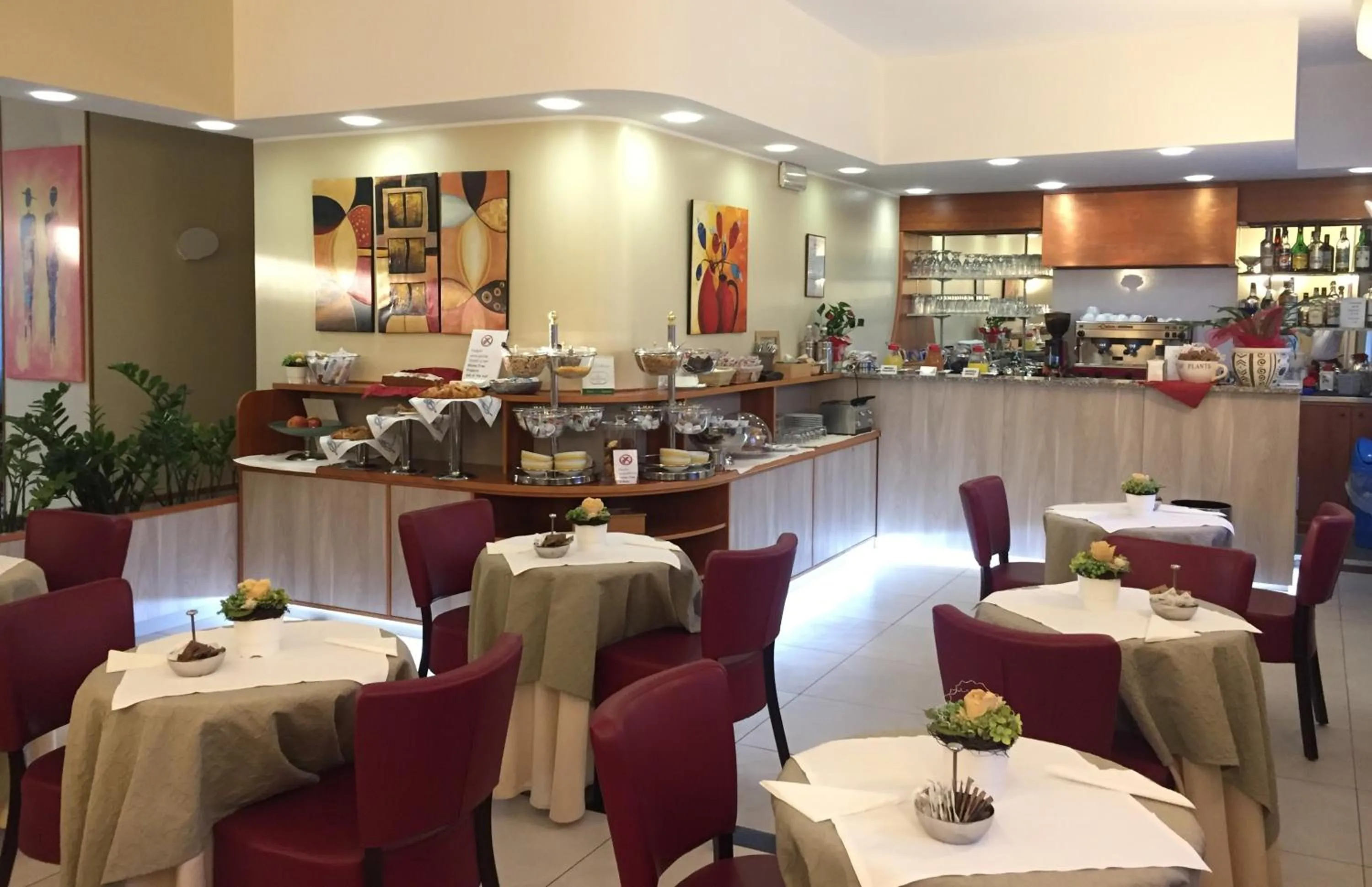Restaurant/places to eat in Hotel Arcobaleno