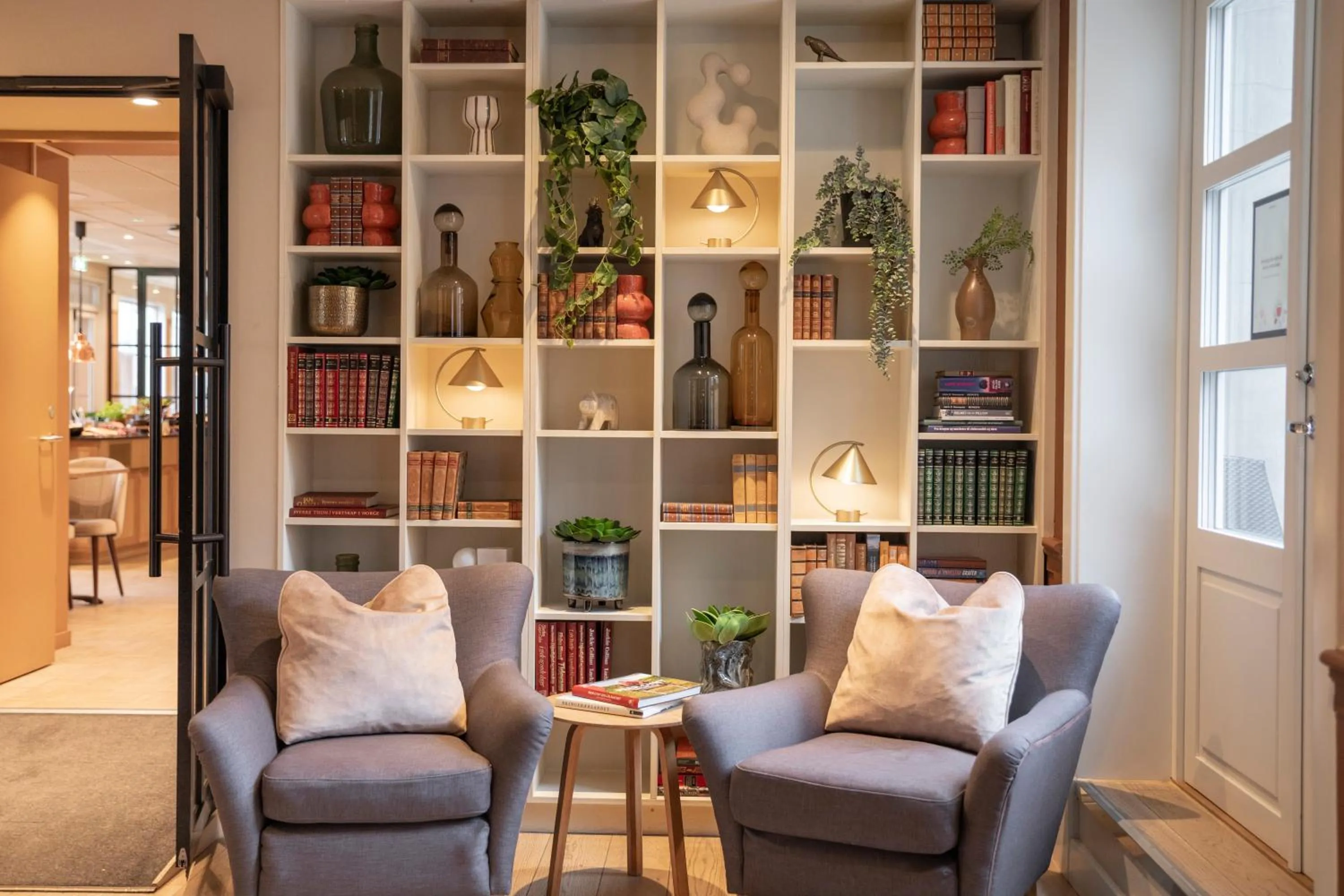 Library in Home Hotel Hammer