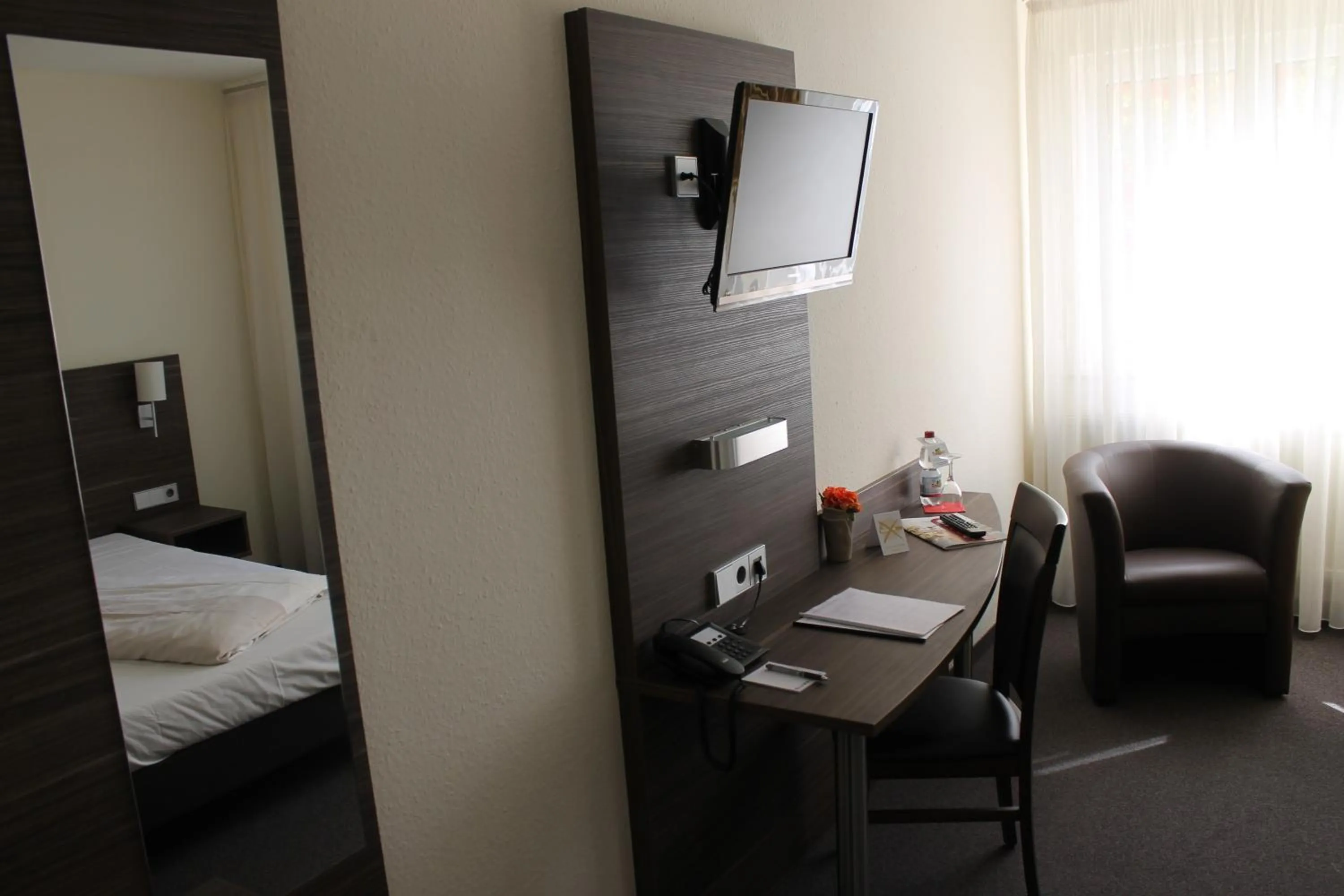 TV and multimedia, Bed in Hotel Weissach Am Neuenbühl