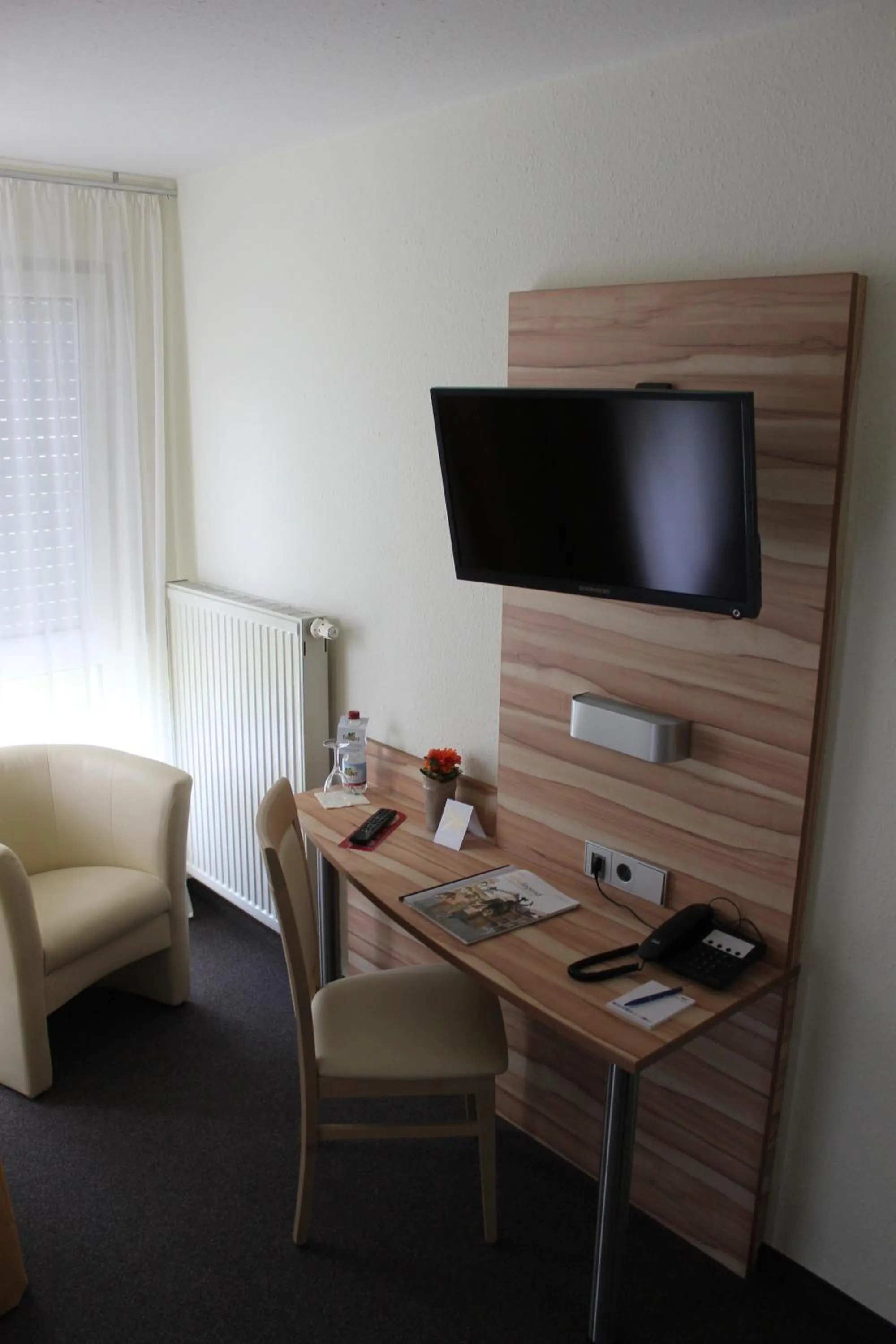 TV and multimedia in Hotel Weissach Am Neuenbühl