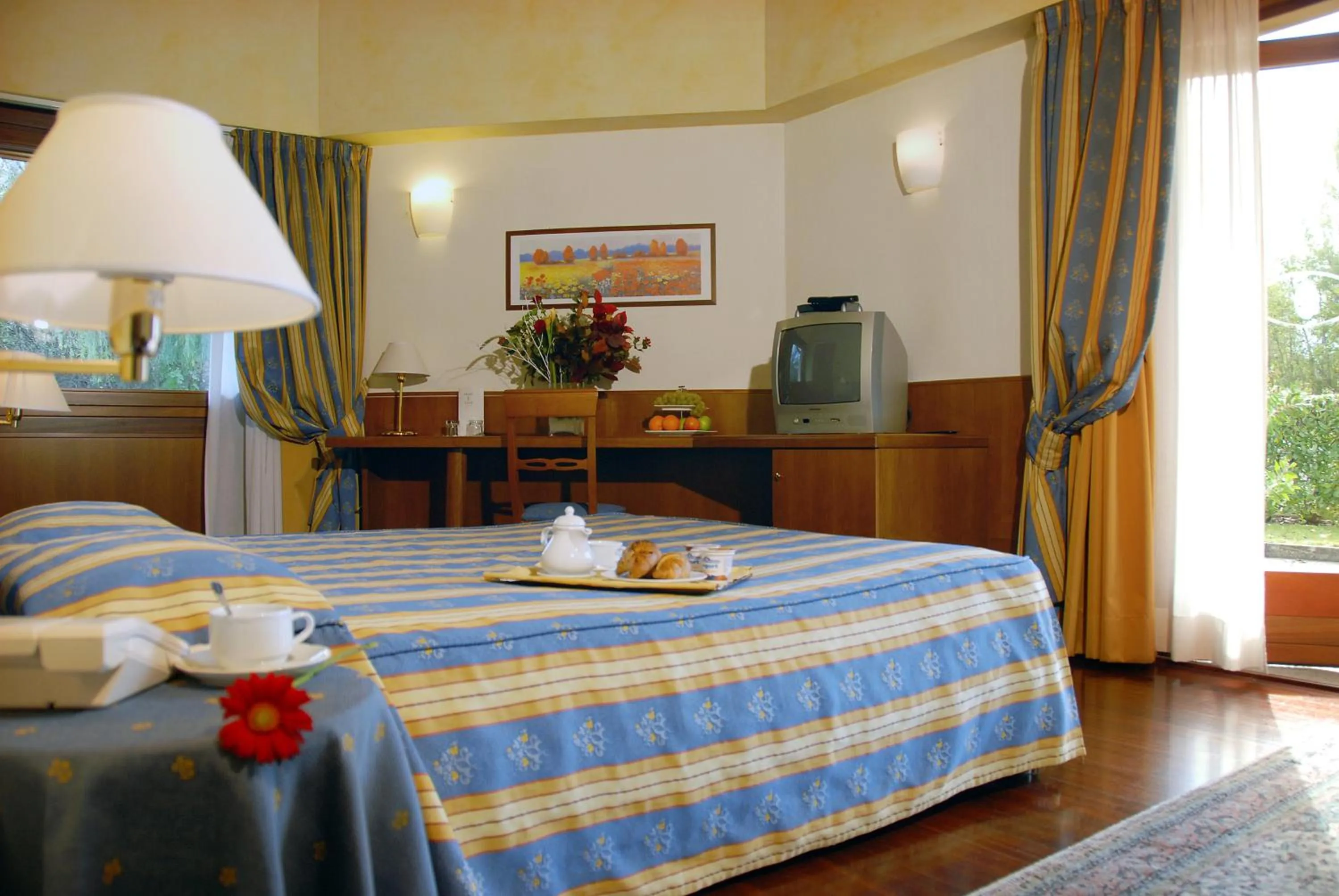 TV and multimedia, Bed in Hotel Luna