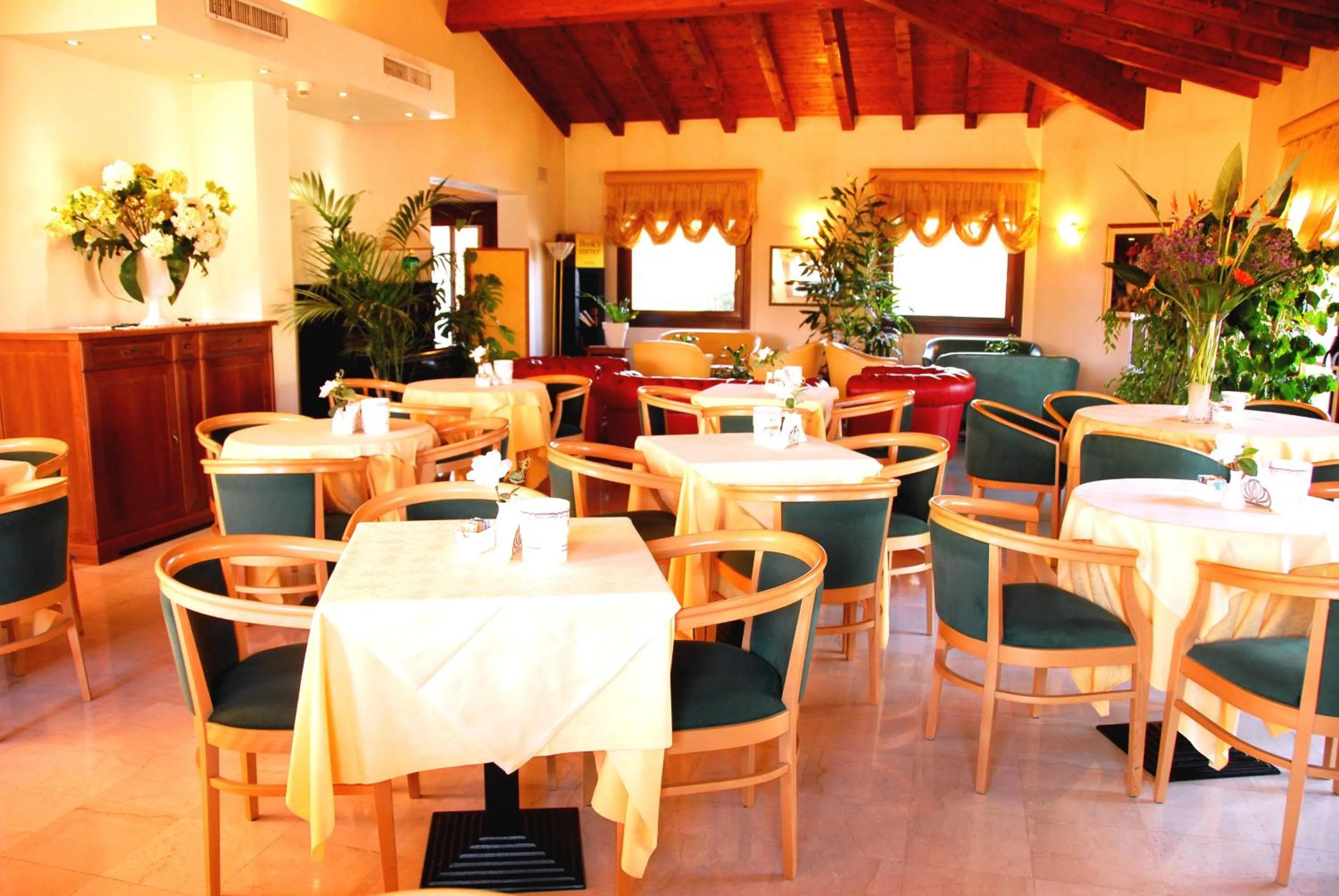 Communal lounge/ TV room in Hotel Luna