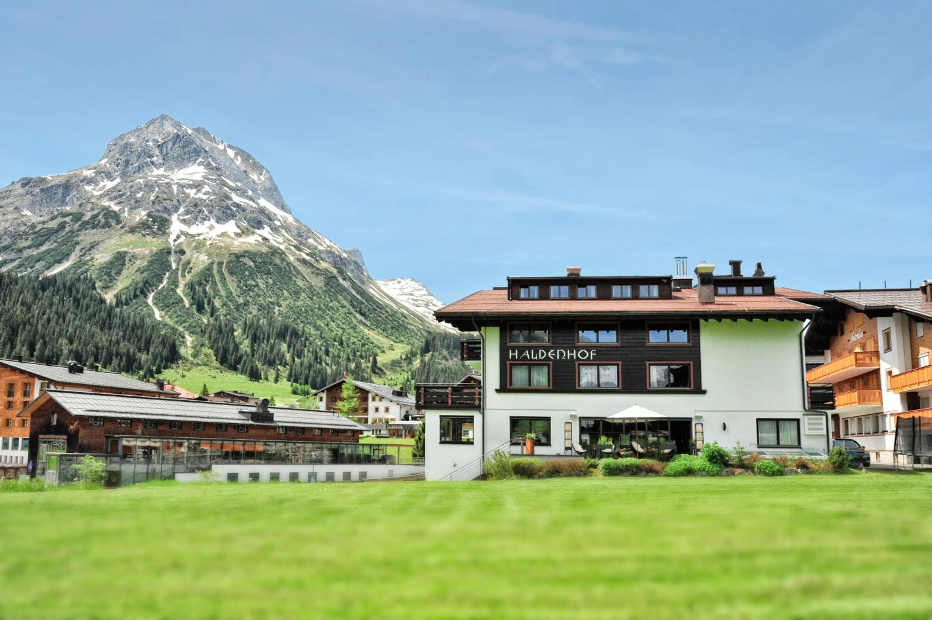 Property building in Haldenhof