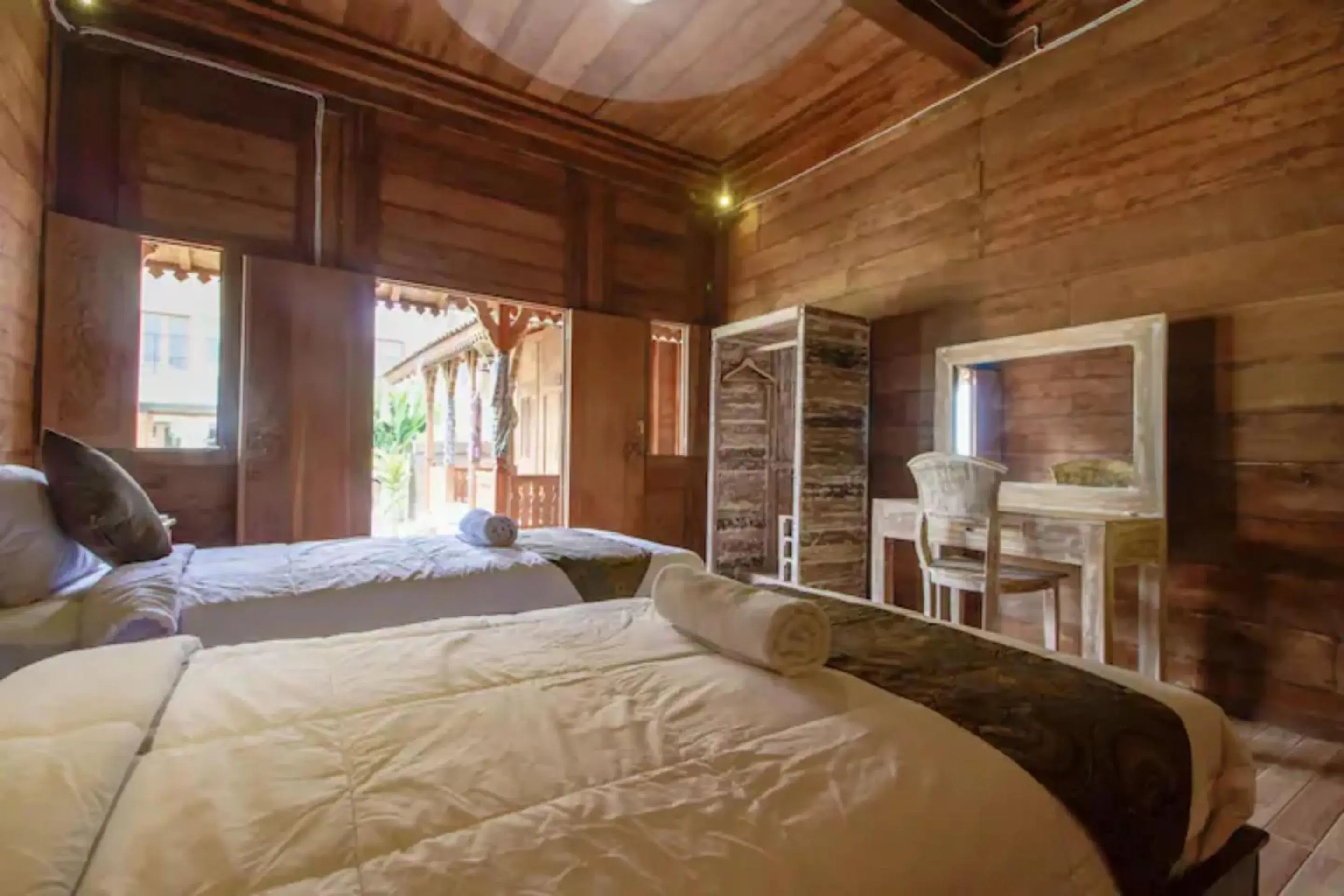 Wooden Twin Room in Pondok Lulik Homestay Canggu Wooden Twin Room in Pondok Lulik Homestay Canggu